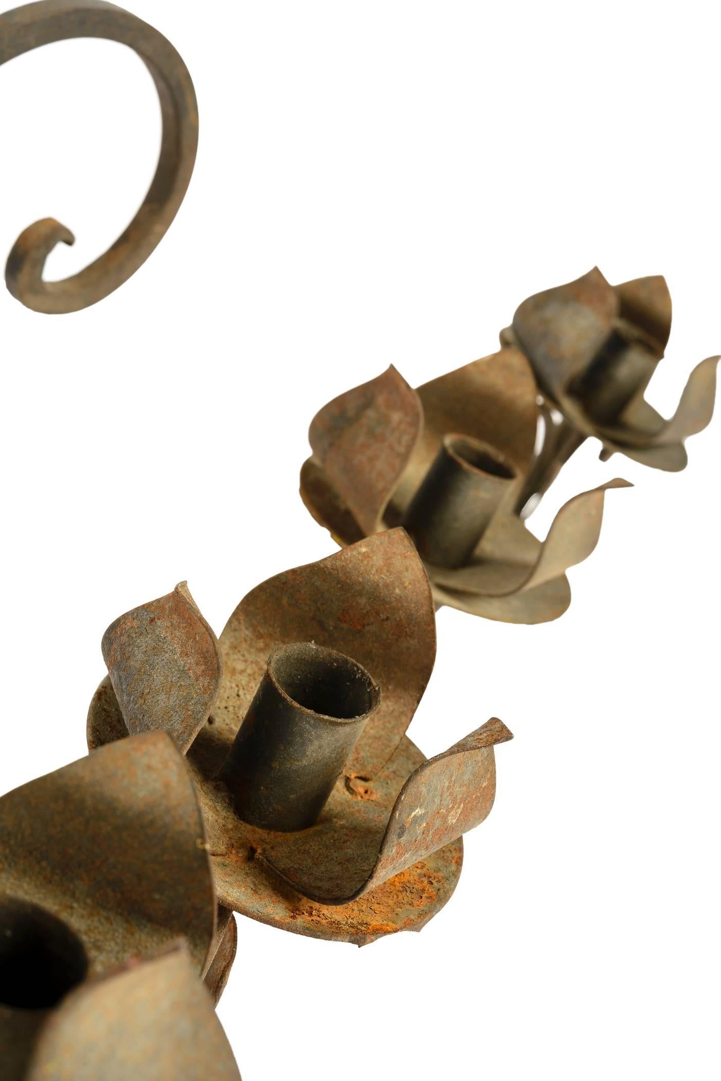 Gran candelabro de hierro forjado del siglo XIX Estadounidense en venta