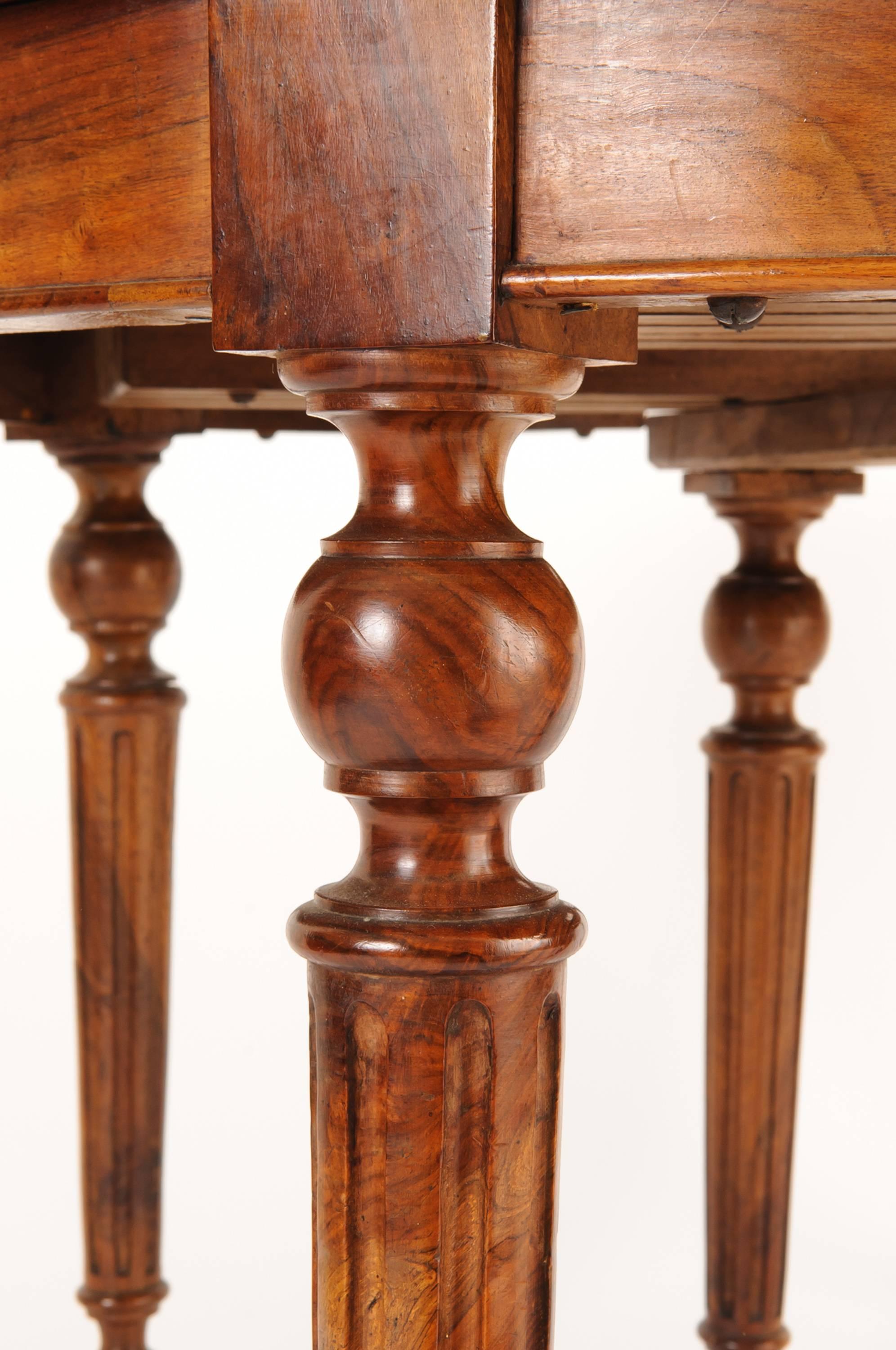 19th Century French Round Walnut Dining Table with Extensions In Distressed Condition In Carmel, CA