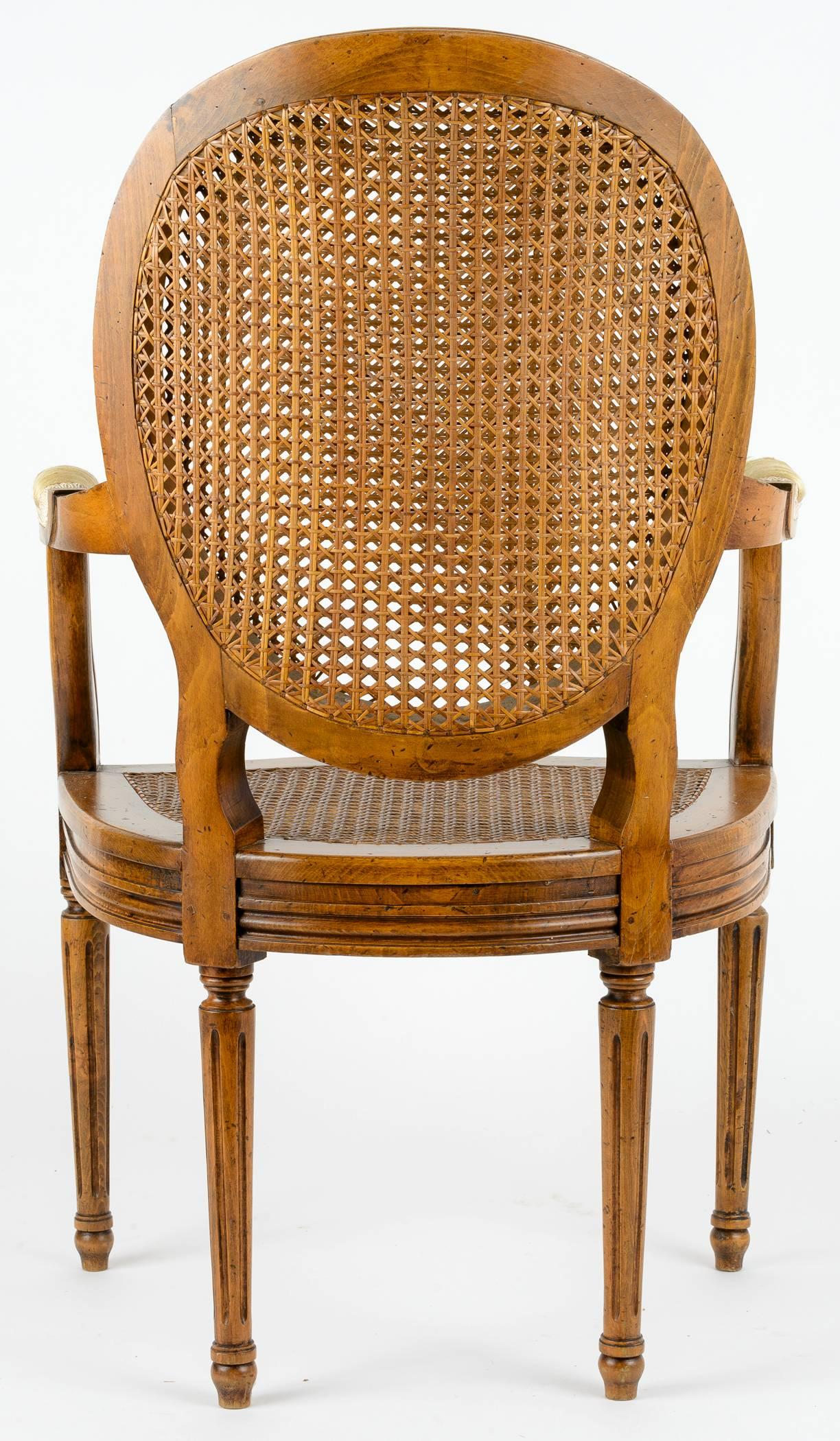 Sessel im Stil Louis XVI. mit Rohrrückenlehne und Sitz im Zustand „Hervorragend“ in Carmel, CA