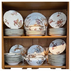 Stunning hand-painted dinner set, Paris' porcelain, 19th Century