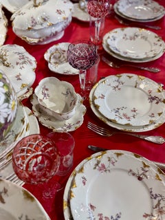 Elegant Limoges' porcelain dinner set, 19th century