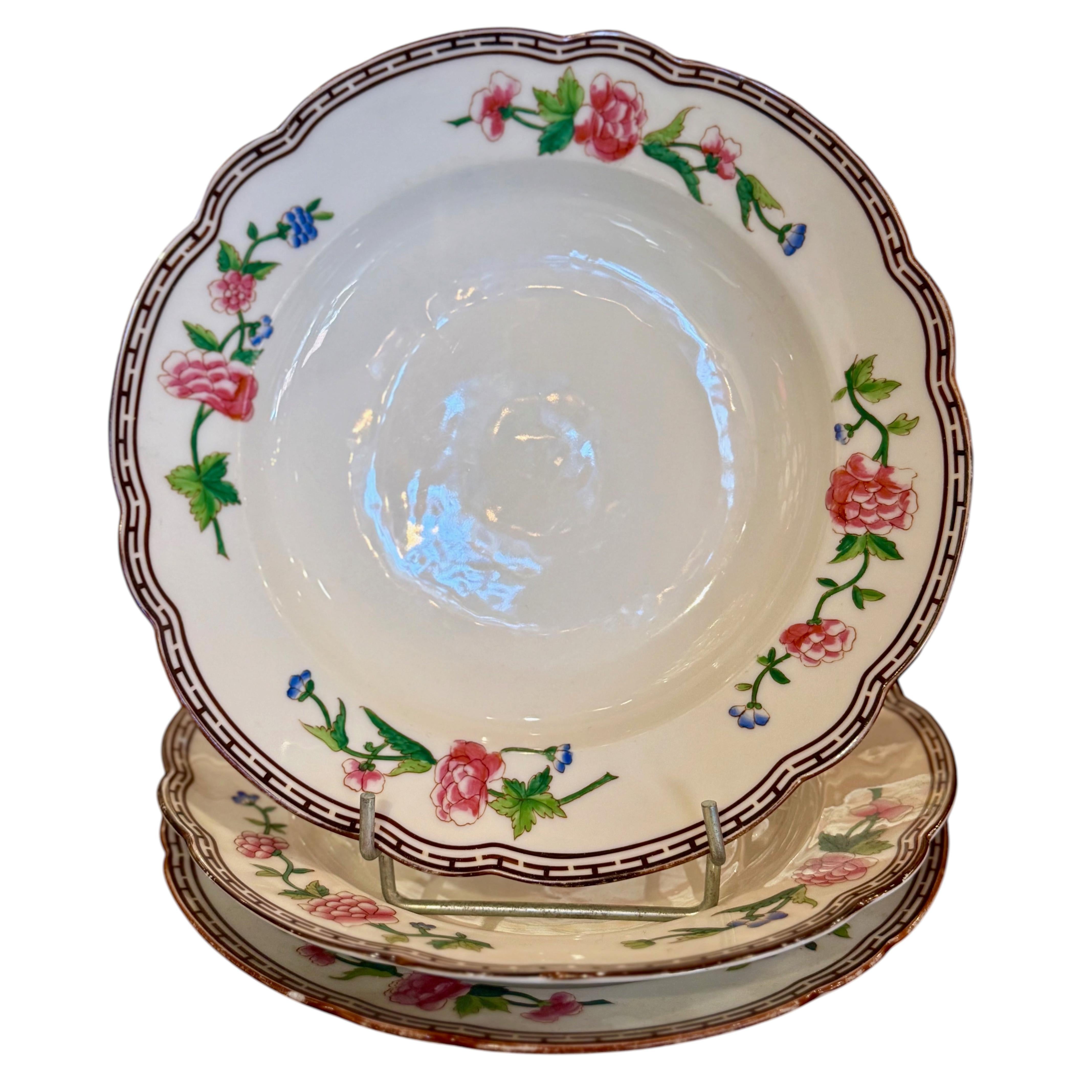 What is the difference between pottery and porcelain?