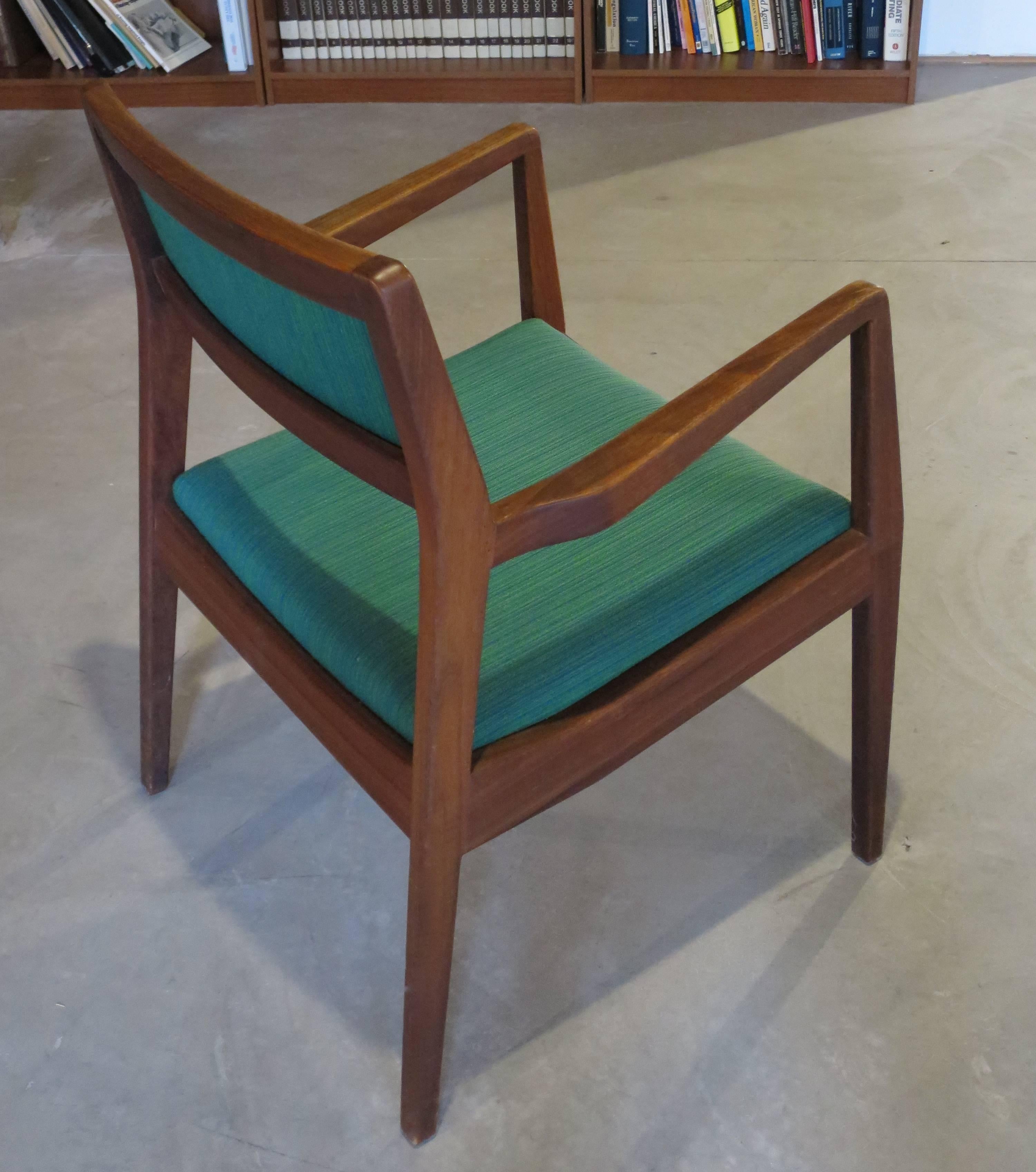Ein Paar Jens Risom „Playboy“-Sessel (Skandinavische Moderne) im Angebot
