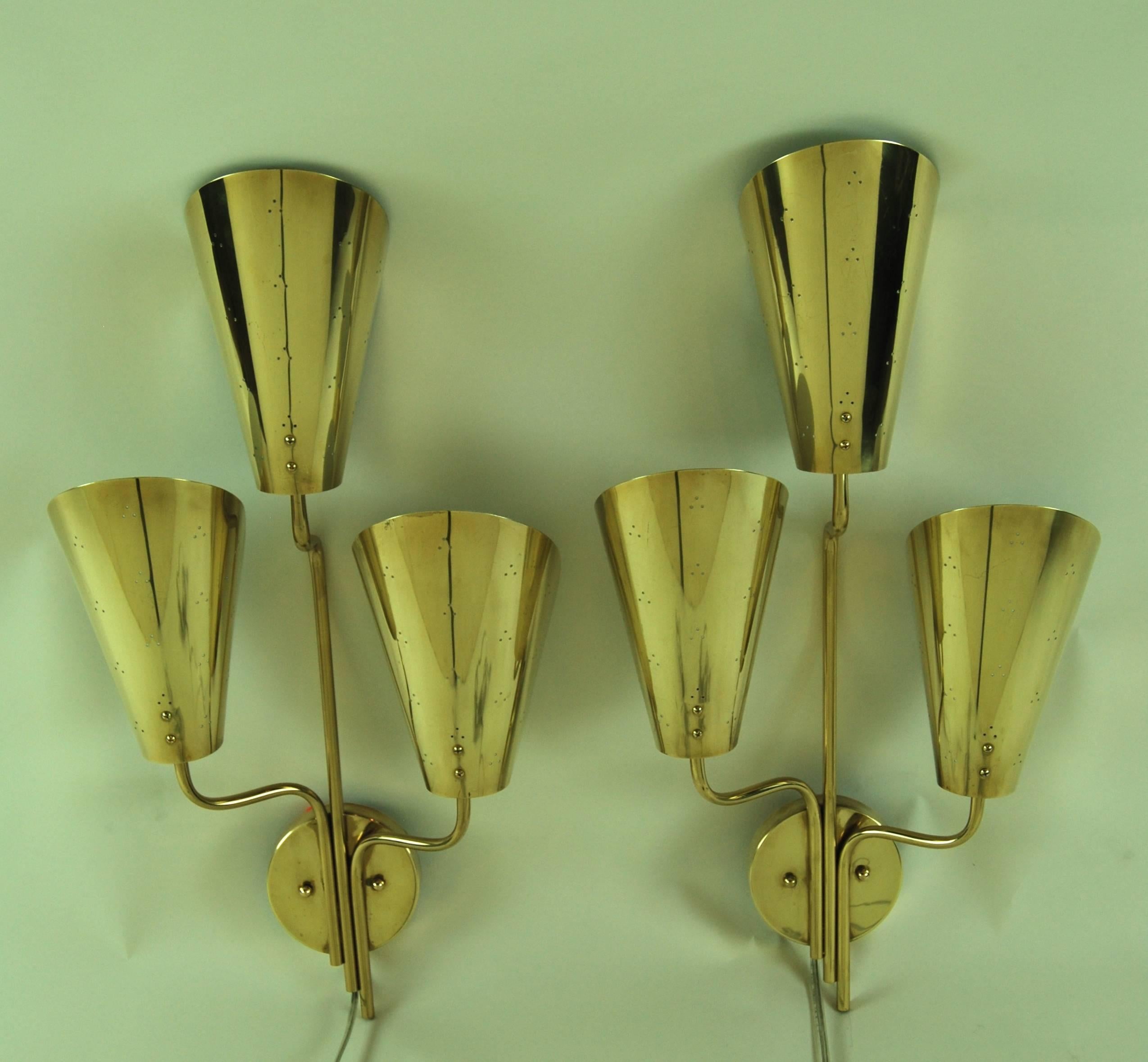 Pair of brass sconces by Paavo Tynell for Lightolier, 1950s.
Newly rewired and polished to perfection. Marked with Lightolier labels.
Great scale and glamour.