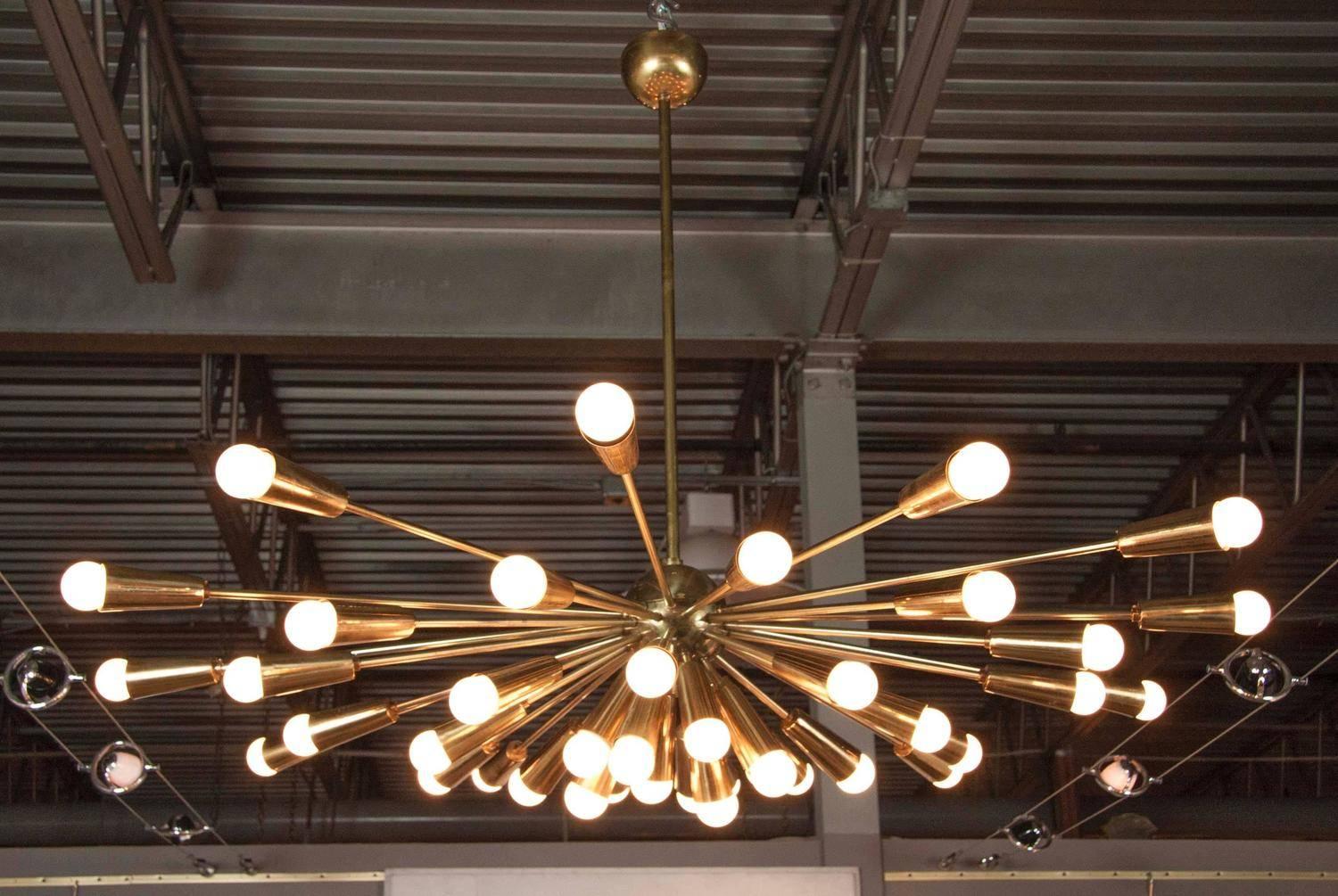 Large Pair of Italian Brass Chandeliers, 1960s In Excellent Condition In New York, NY