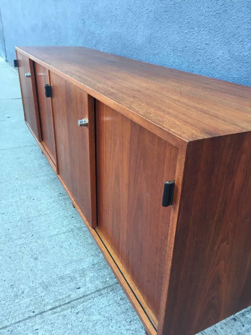 Early Florence Knoll Walnut Credenza, 1950s In Good Condition In New York, NY