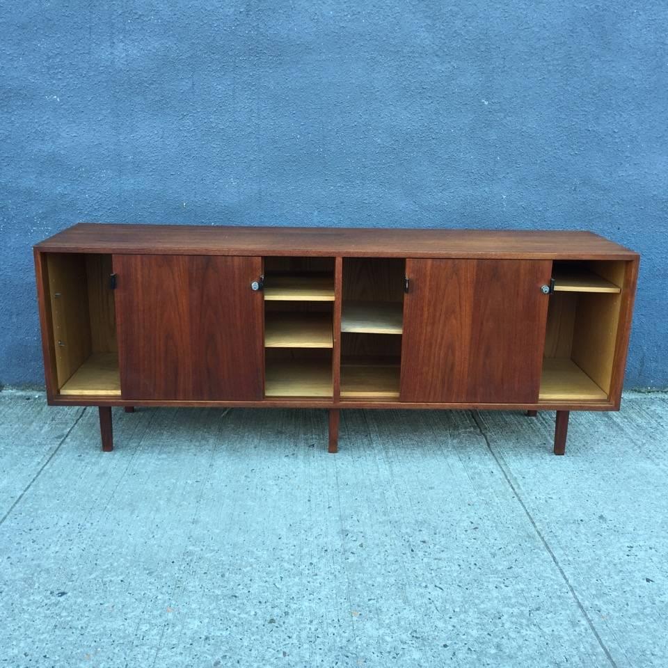 Mid-20th Century Early Florence Knoll Walnut Credenza, 1950s