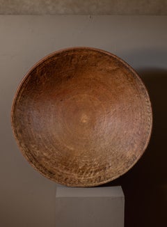 Große marokkanische Terrakotta-Servierplatte im Vintage-Stil aus dem Draa-Tal mit Fuß