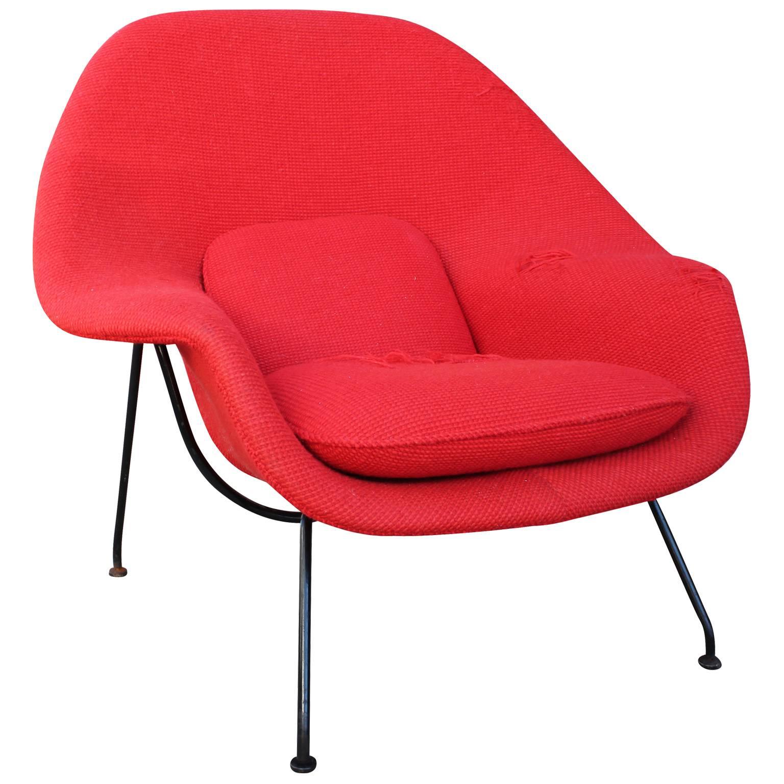 Original mid-1960s womb chair and ottoman designed by Eero Saarinen for Knoll in 1952. Frame is finished in original black powder coat. Red upholstery is original and in disrepair. Needs new upholstery. 
Ottoman measures: 16