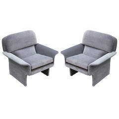 Sculptural Pair of Modern Lounge Chairs in Soft Grey Velvet 9