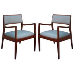 Elegant Pair of Walnut Jens Risom Lounge Chairs in Grey Leather