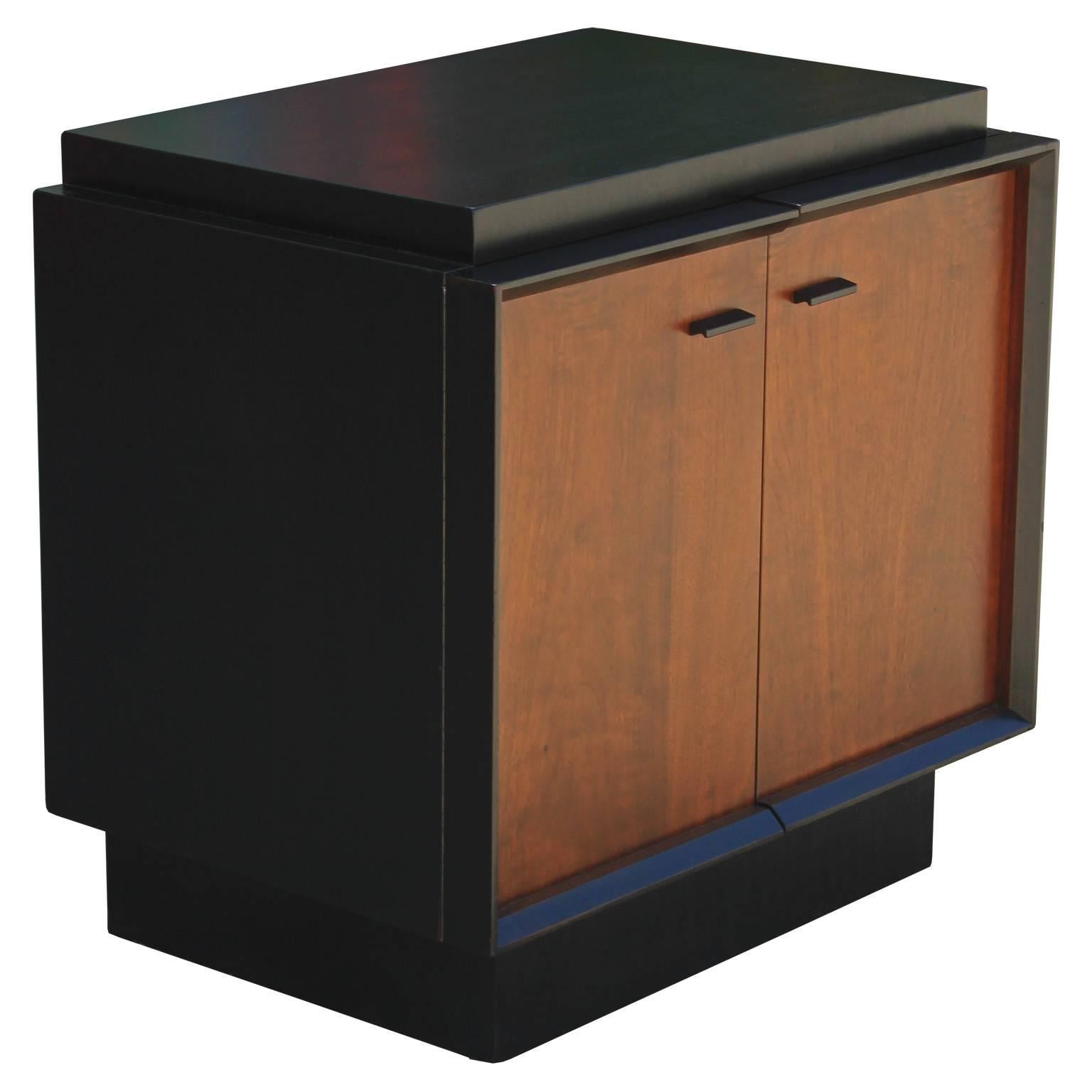 Mid-Century Modern Sleek Pair of Two-Tone Side Tables or Nightstands