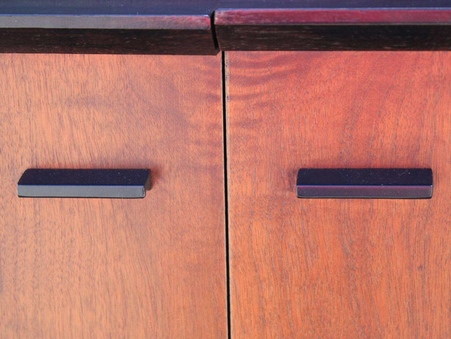 Late 20th Century Sleek Pair of Two-Tone Side Tables or Nightstands