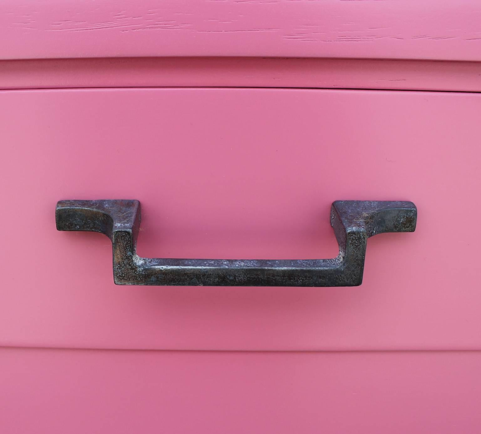 Lovely Pair of Modern Bachelor's Three Drawer Chests Lacquered in Pink 1