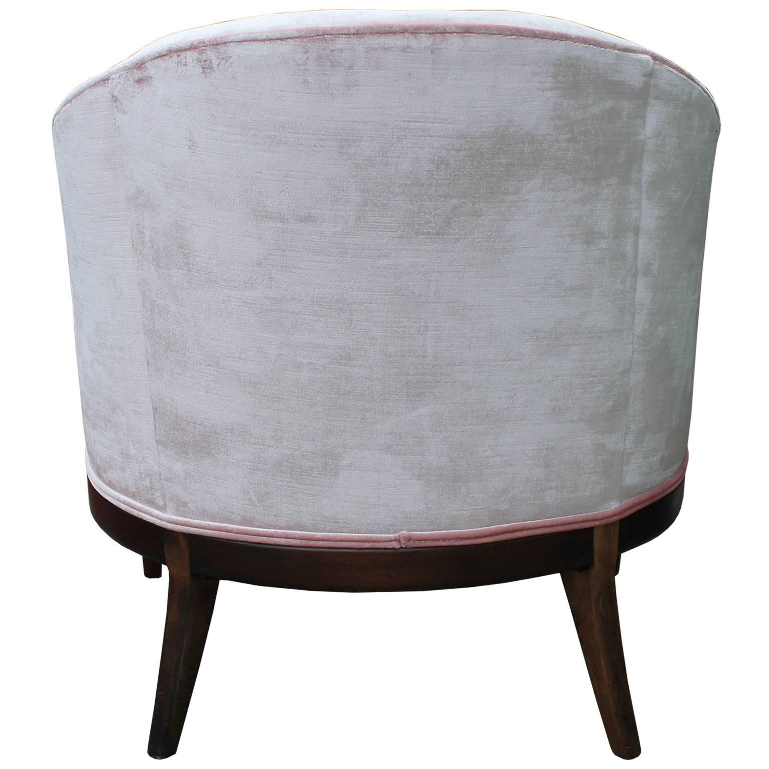 Luxe Pair of Modern Tufted Barrel Back Chairs in Ballet Pink Velvet and Walnut In Excellent Condition In Houston, TX