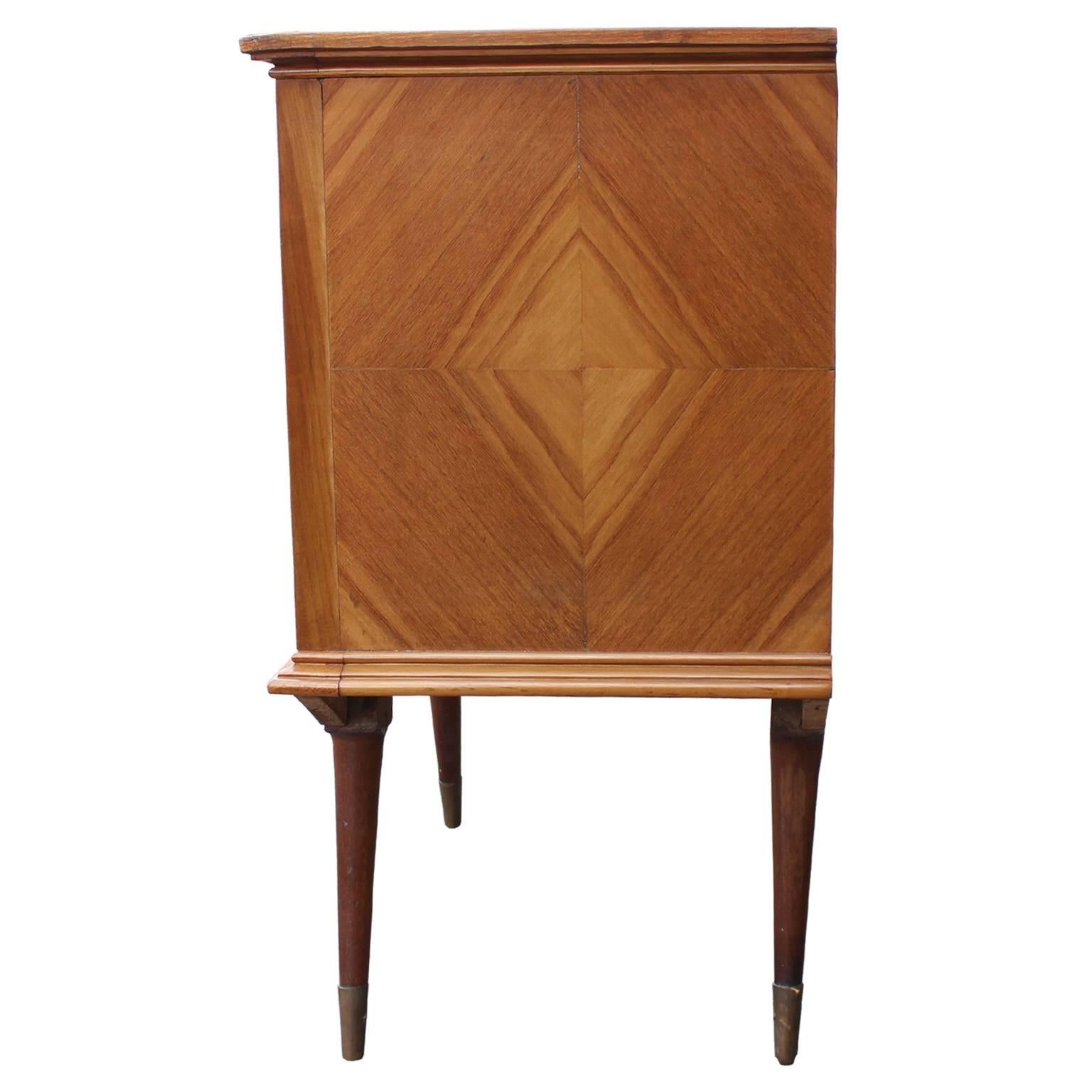 Intricate Pair of Modern Angular Italian Nightstands with Brass Pulls In Excellent Condition In Houston, TX