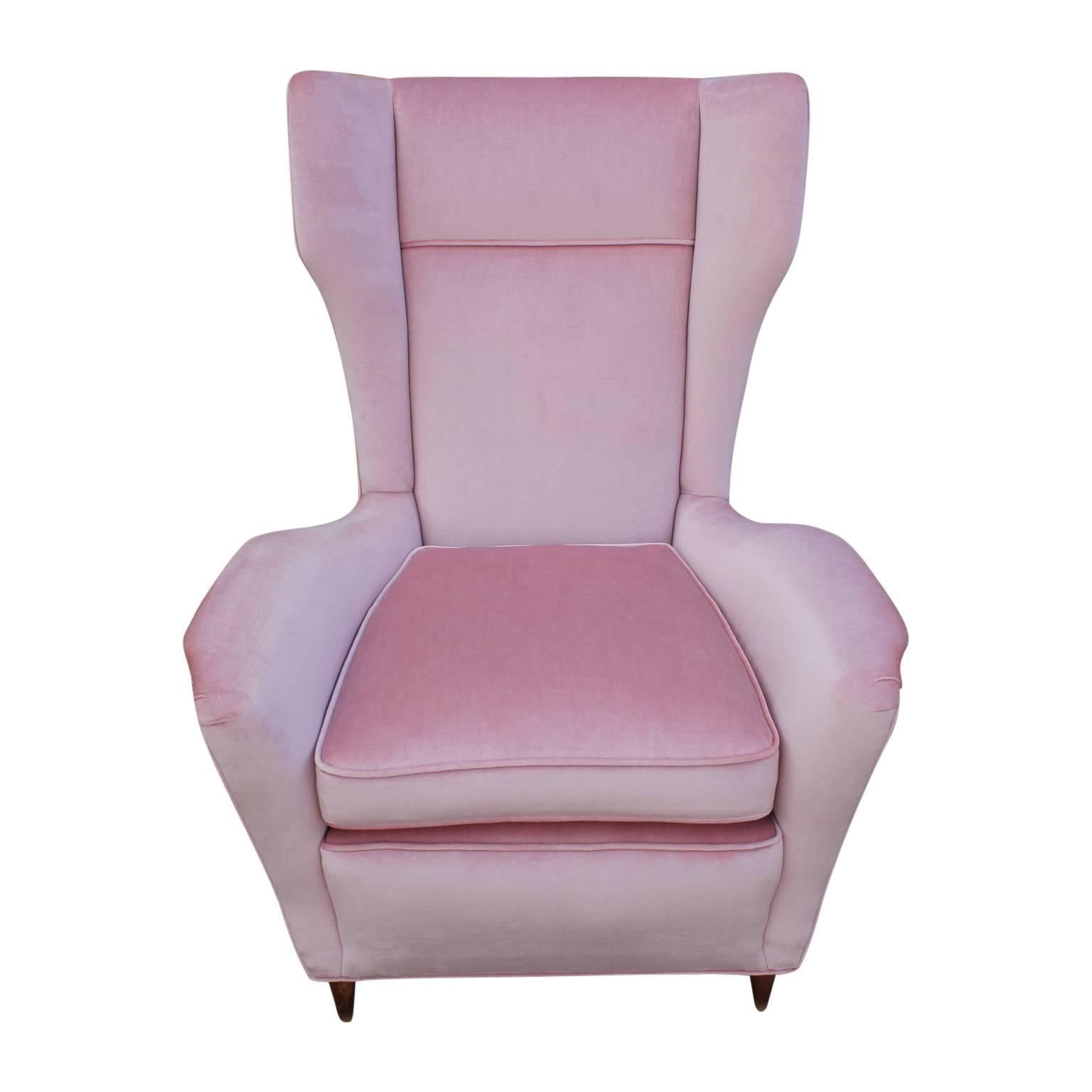 Pair of Italian Modern Wingback Chairs in Light Pink Velvet In Excellent Condition In Houston, TX