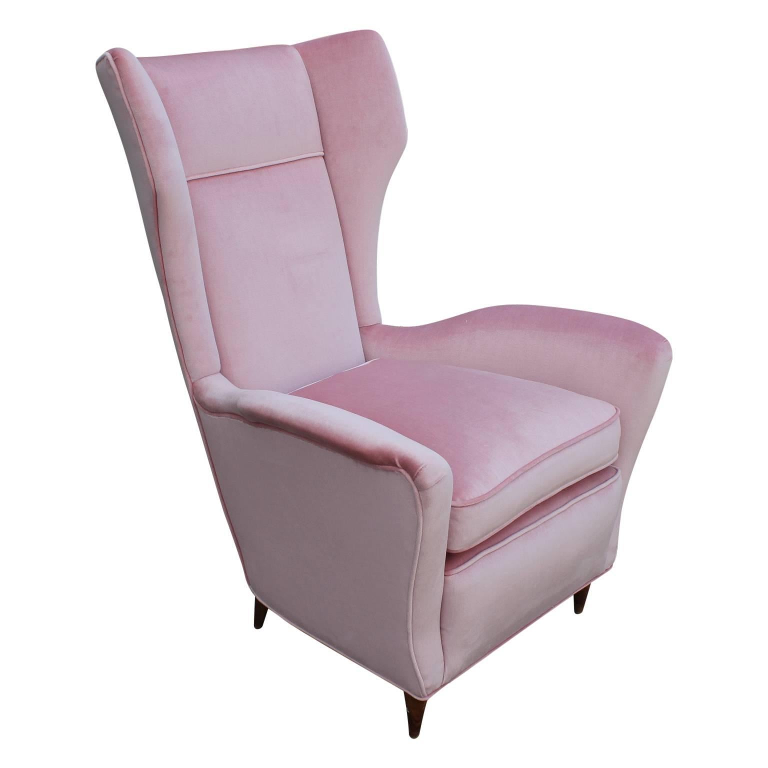 Mid-20th Century Pair of Italian Modern Wingback Chairs in Light Pink Velvet