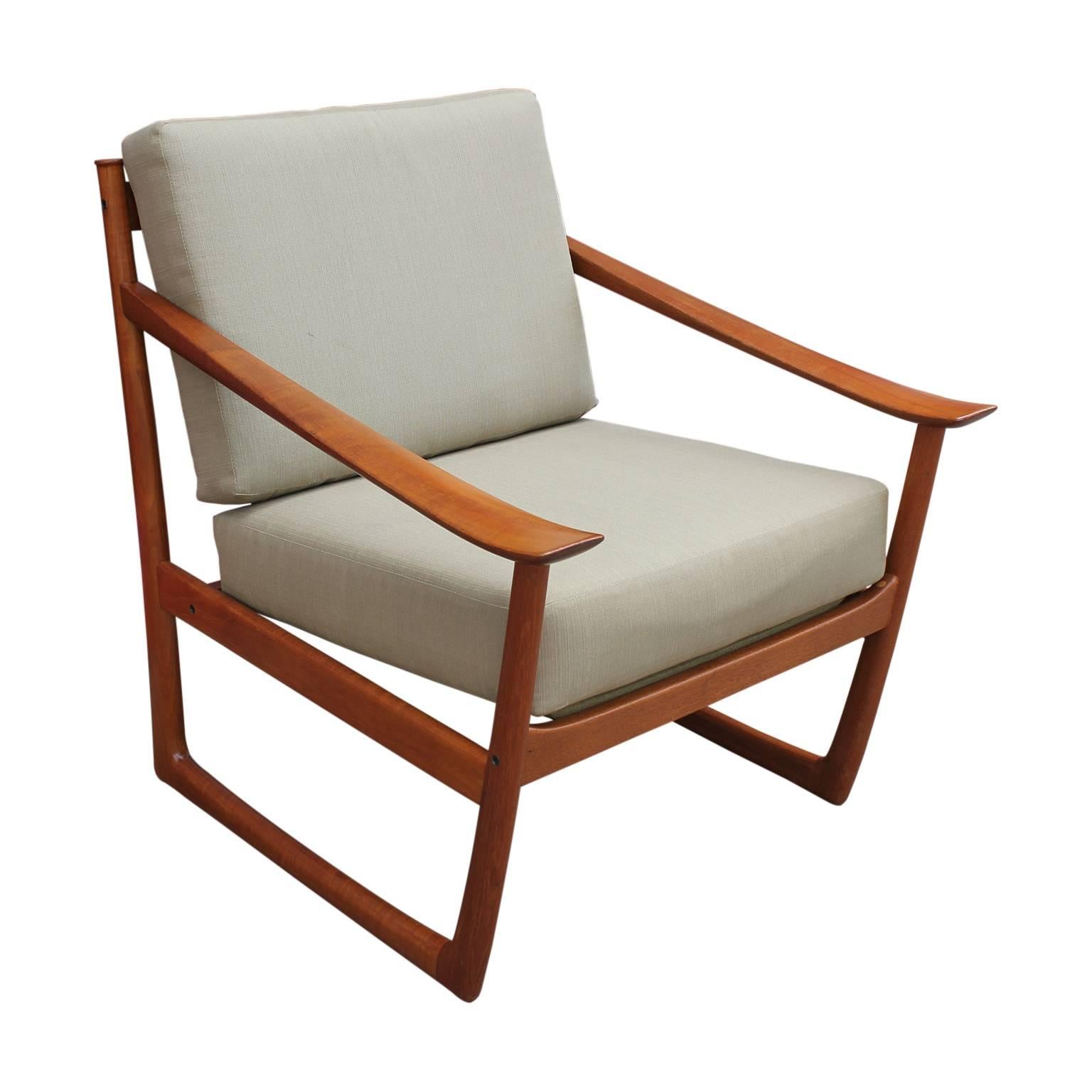 Pair of Danish Teak Lounge Chairs FD 130 by Peter Hvidt & Orla Mølgaard In Excellent Condition In Houston, TX