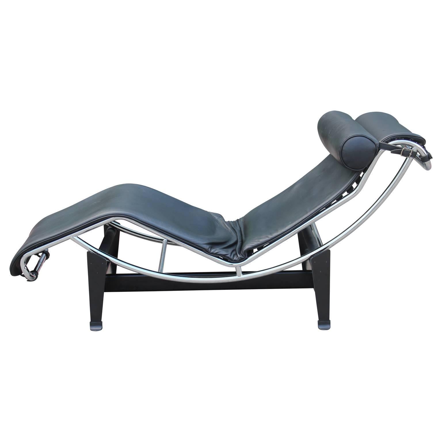 Gorgeous Le Corbusier chaise longue made by Cassina. It is signed and etched and in excellent shape. The lounge chair is adjustable as it is not connected to the base so you can make it as horizontal as you wish.