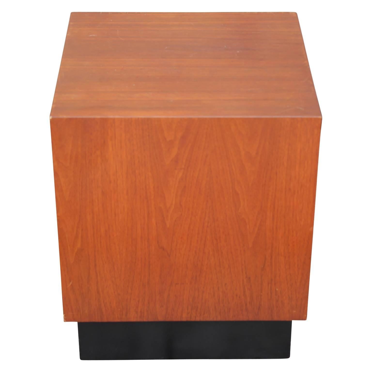 Modern pair of large Walnut cube end or side tables with black bases. Tables have very minimalist lines and a lively grain. In the style of Milo Baughman. Circa 1970's. 