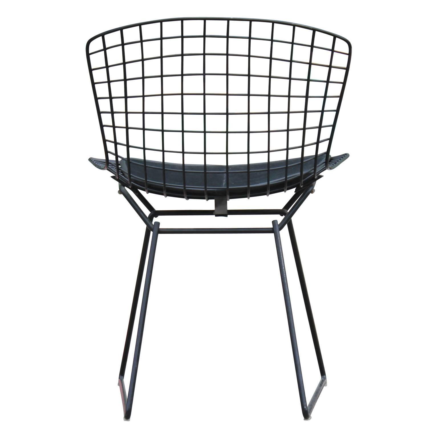 Modern Set of Four Harry Bertoia for Knoll Black Wire Dining Chairs In Good Condition In Houston, TX