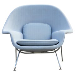 Fauteuil bleu simple Eero Saarinen pour Knoll Womb
