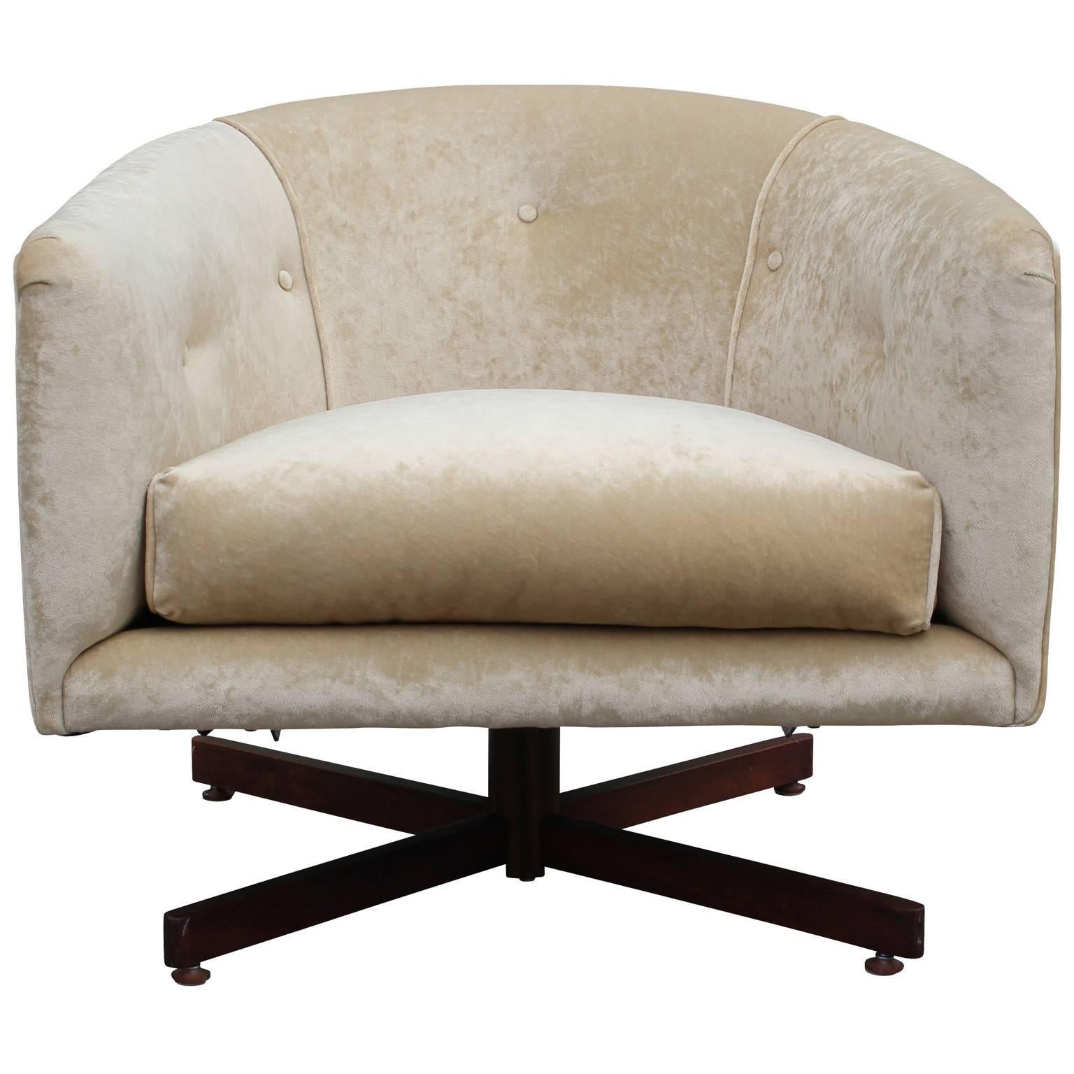Mid-Century Modern Luxe Pair of Swivel Milo Baughman Lounge Chairs