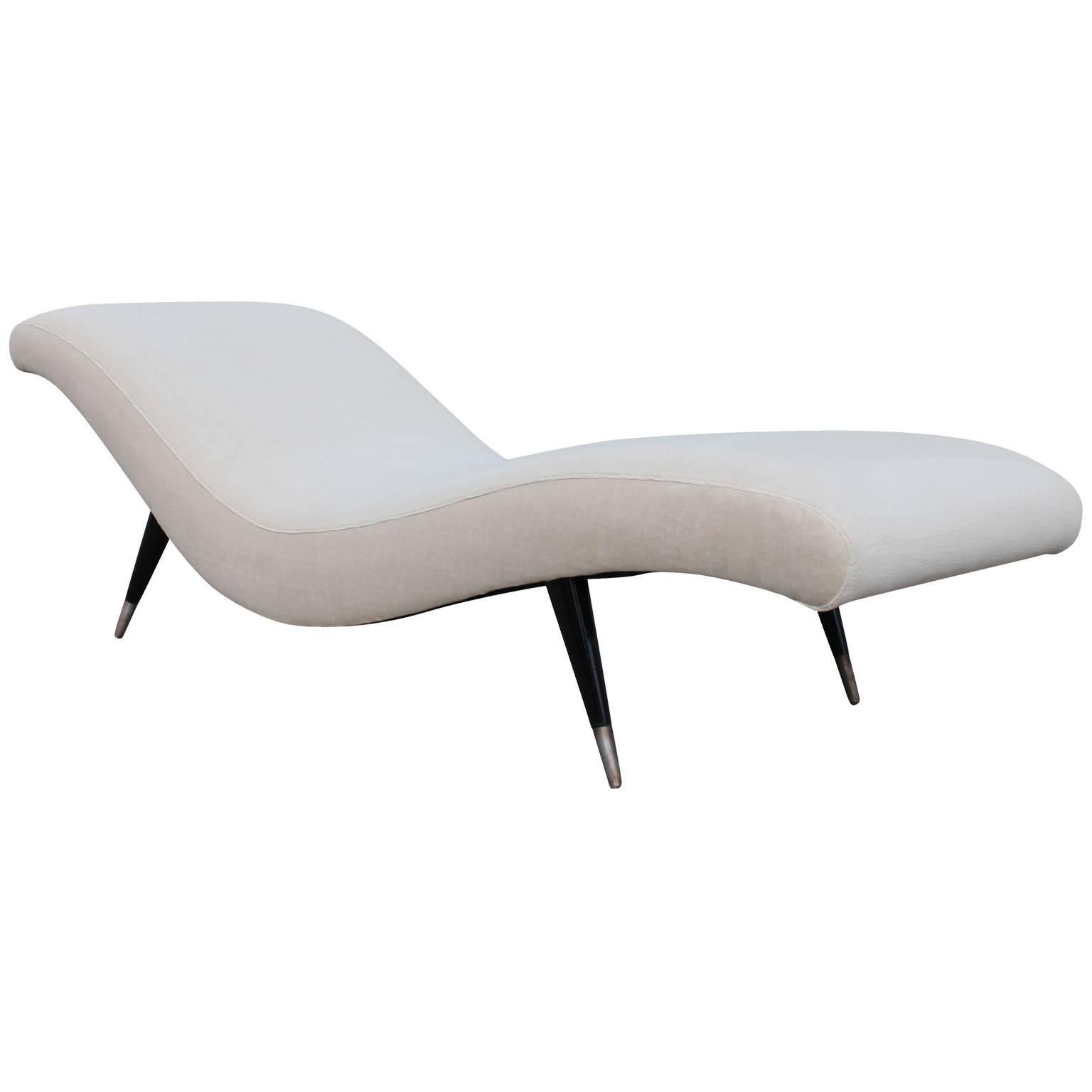 Ultra Luxe Wave Chaise Longue in Cream Velvet