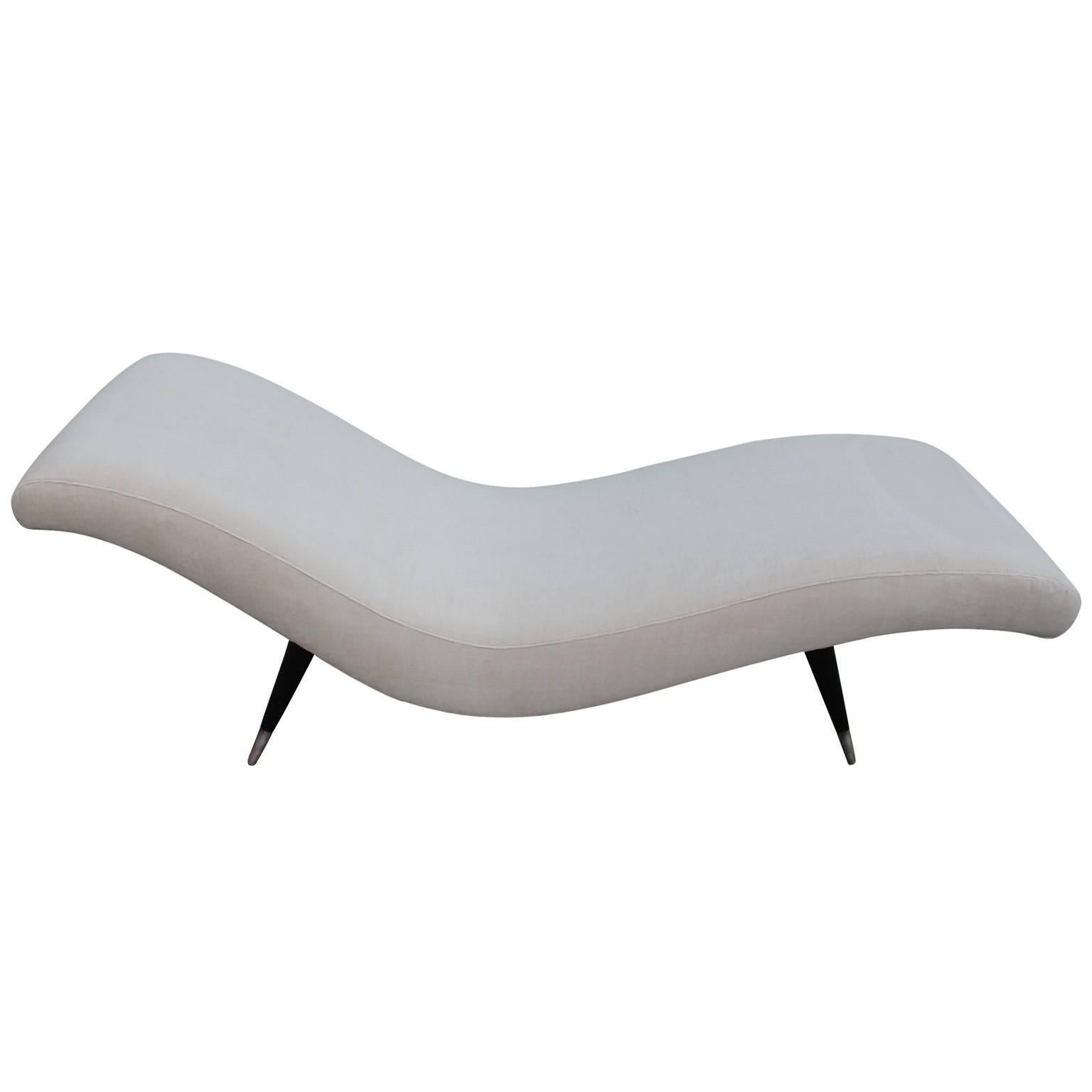 Mid-Century Modern Ultra Luxe Wave Chaise Longue in Cream Velvet