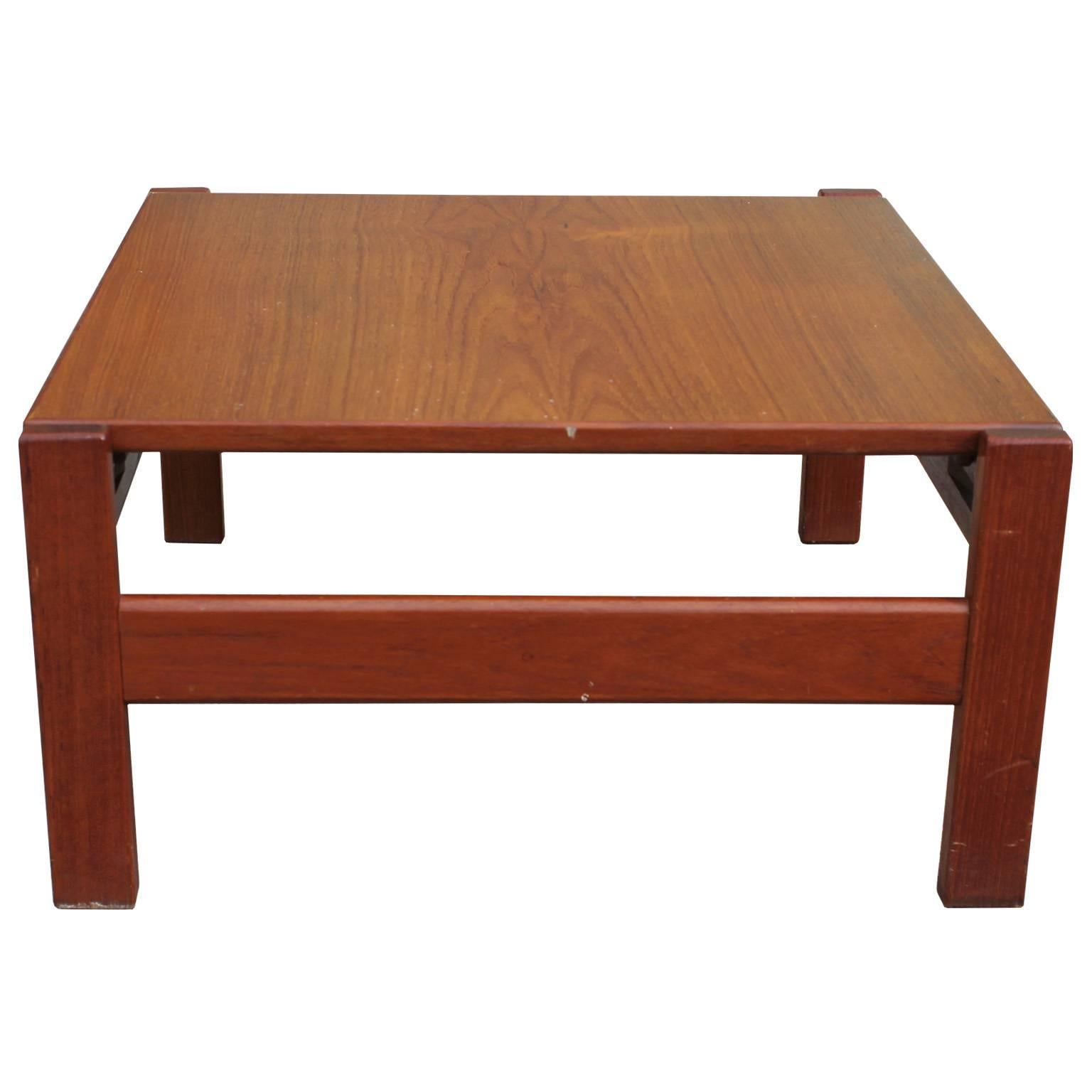 Scandinavian Modern Pair of Danish Teak Side or End Tables In Excellent Condition In Houston, TX