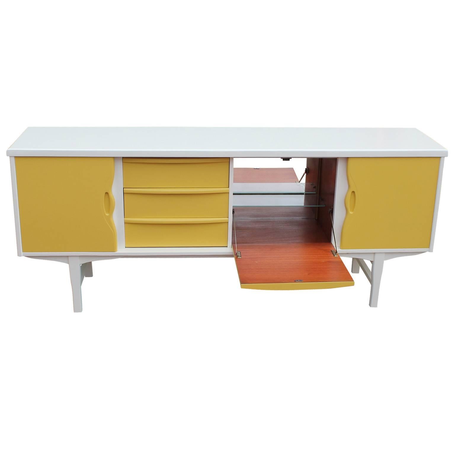 Mid Century Modern Clean Mustard Lacquered Sliding Door Sideboard In Excellent Condition In Houston, TX