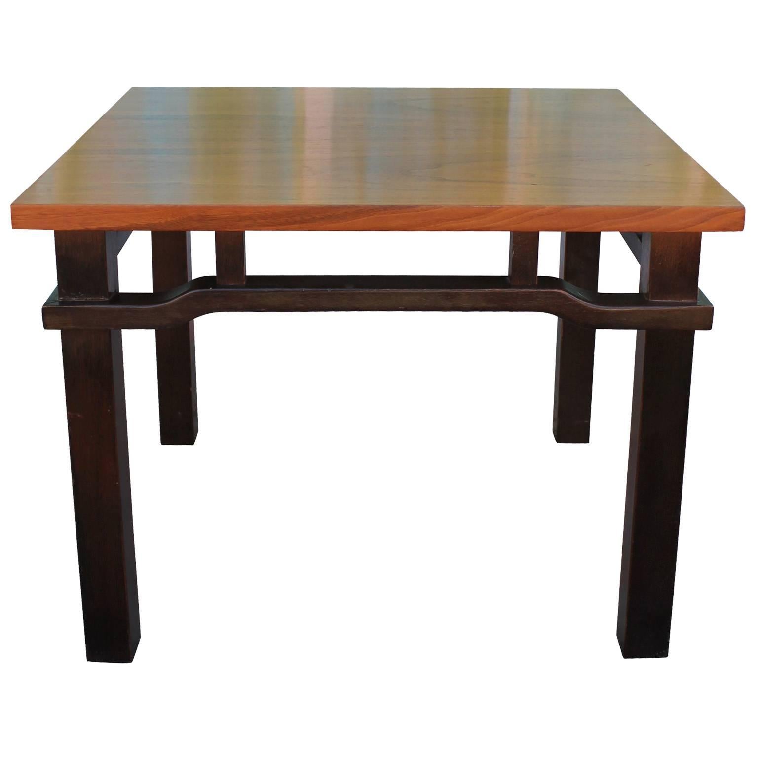 Mid-20th Century Elegant Pair of Two-Tone Walnut Mid-Century Modern Side Tables