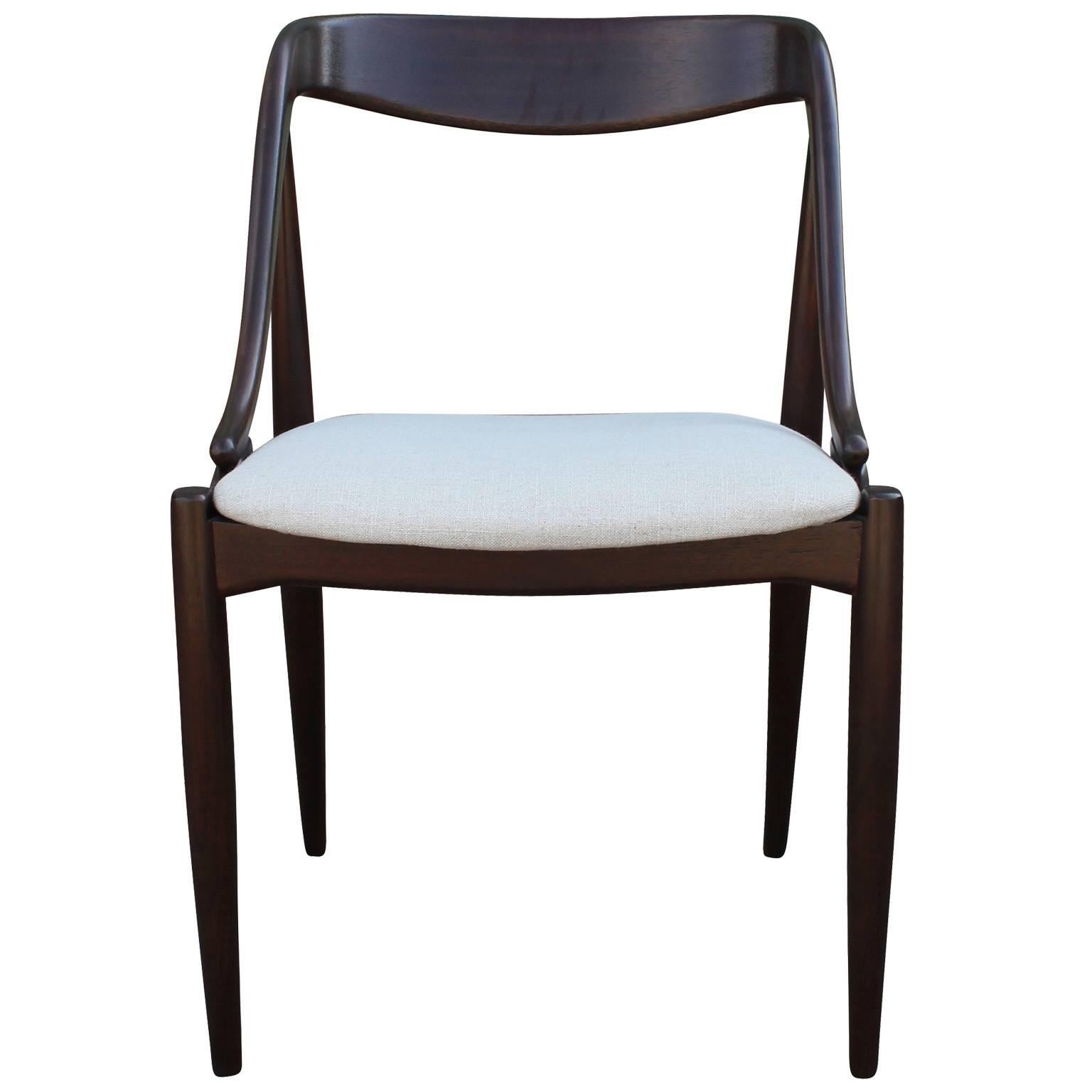 Lovely set of four bentwood dining chairs No.16 by Johannes Andersen. Wonderful craftsmanship and elegant curved lines. Chairs are finished in a dark walnut and freshly upholstered in a neutral Lee Joffa linen.
