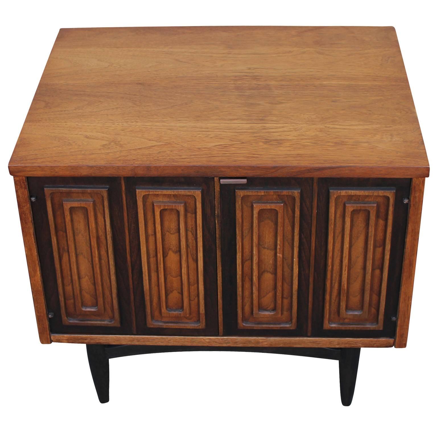 American Fabulous Pair of Mid-Century Modern Night Stands