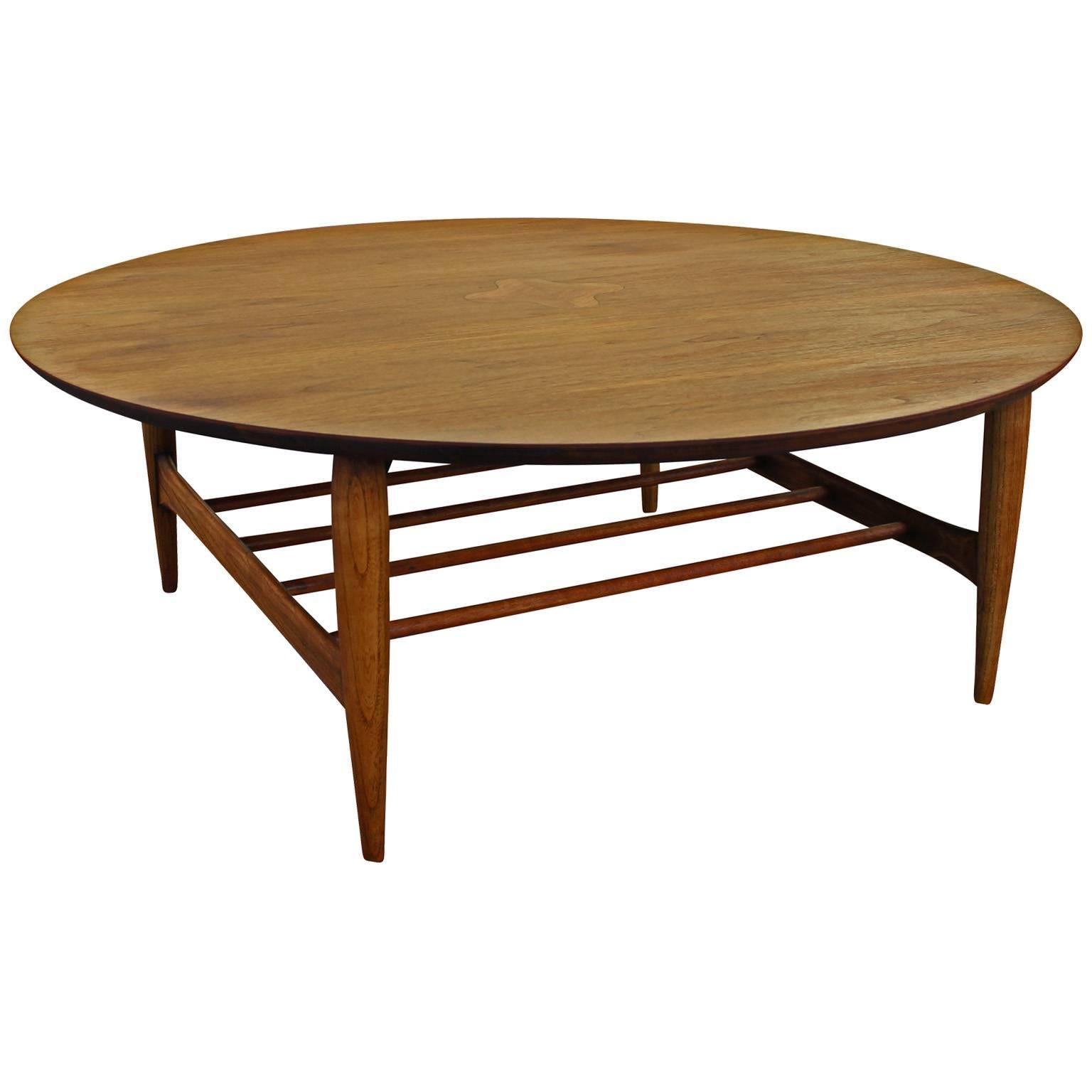 Great walnut inlaid round coffee table made by the Lane furniture Company circa 1960. The table has been restored and is in excellent condition. 