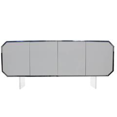 Weißes und verchromtes achteckiges modernes Sideboard oder Kabinett mit Lucite-Füßen