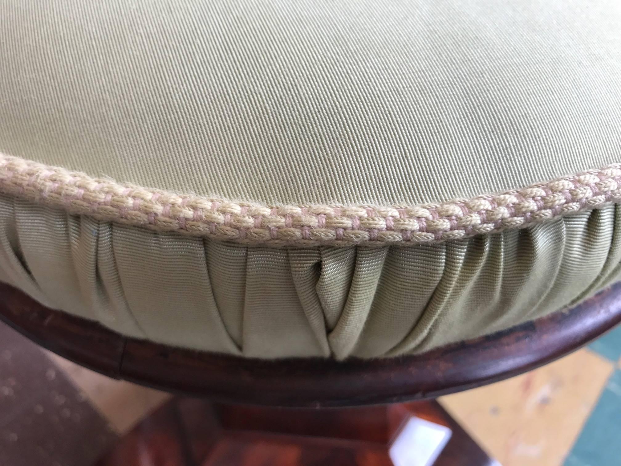 Early Empire Mahogany Adjustable Piano Stool In Good Condition In Houston, TX