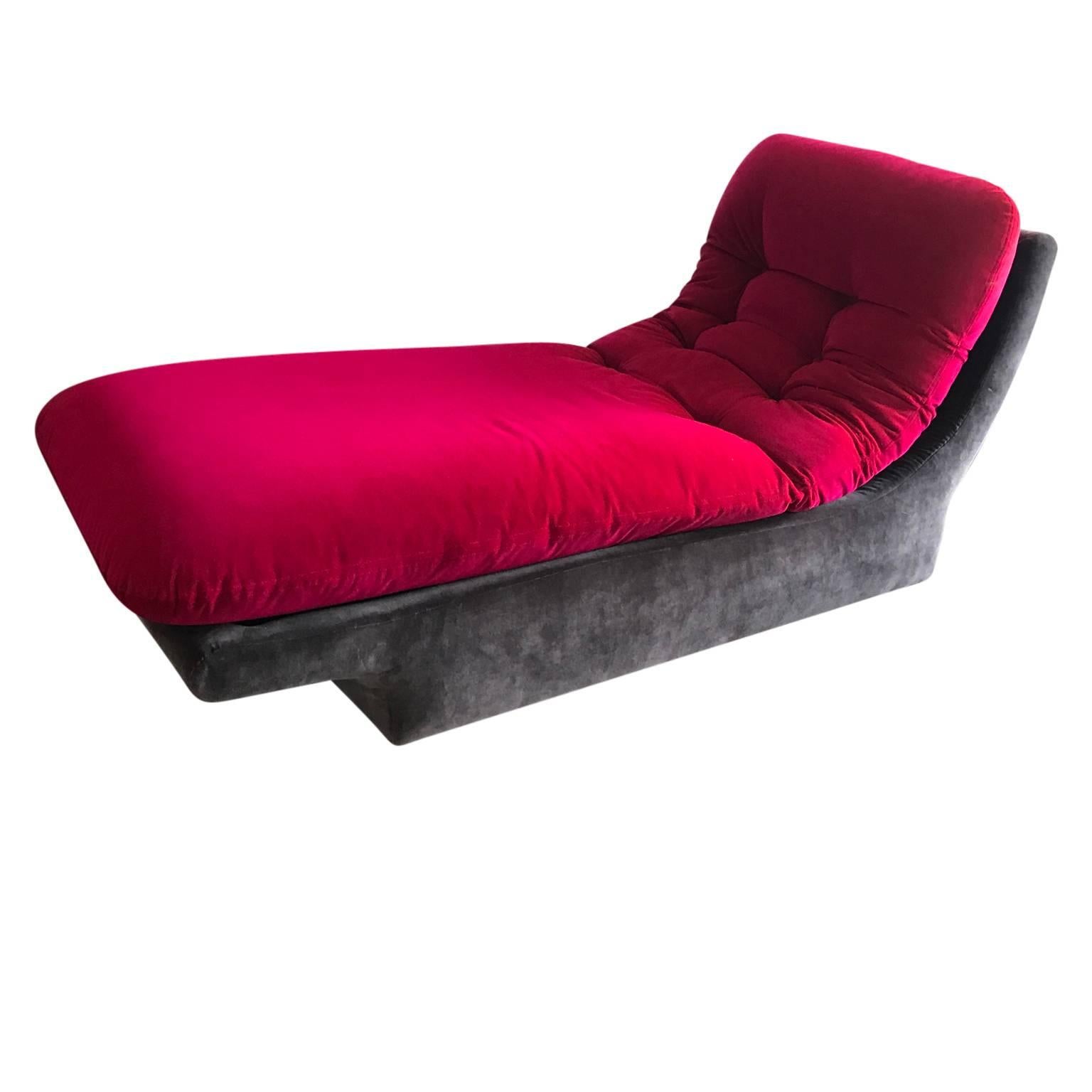 pink chaise lounge