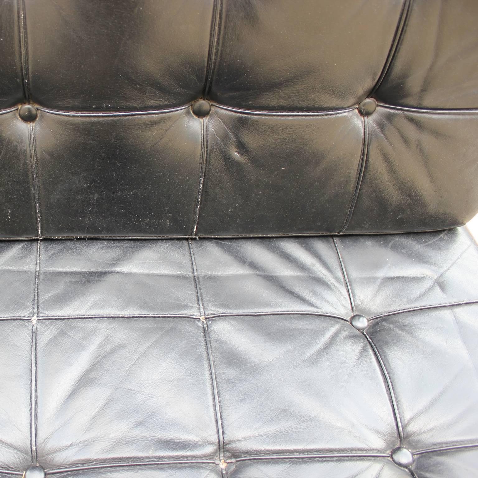 Knoll Inspired Modern Barcelona Chair in Black Leather and Chrome In Good Condition In Houston, TX