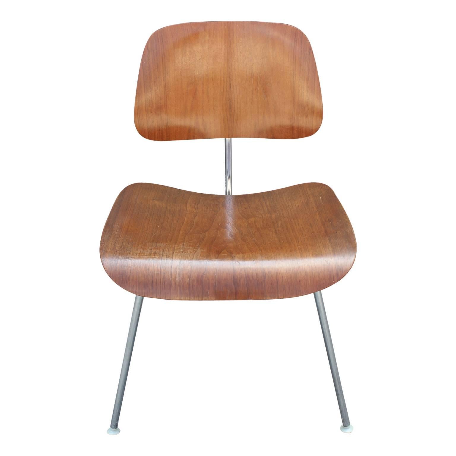 Pair of Mid-Century Modern Eames DCM dining chairs. An iconic plywood chair designed by the great Charles Eames for Herman Miller. This chair features ash plywood seat and back with steel framing.