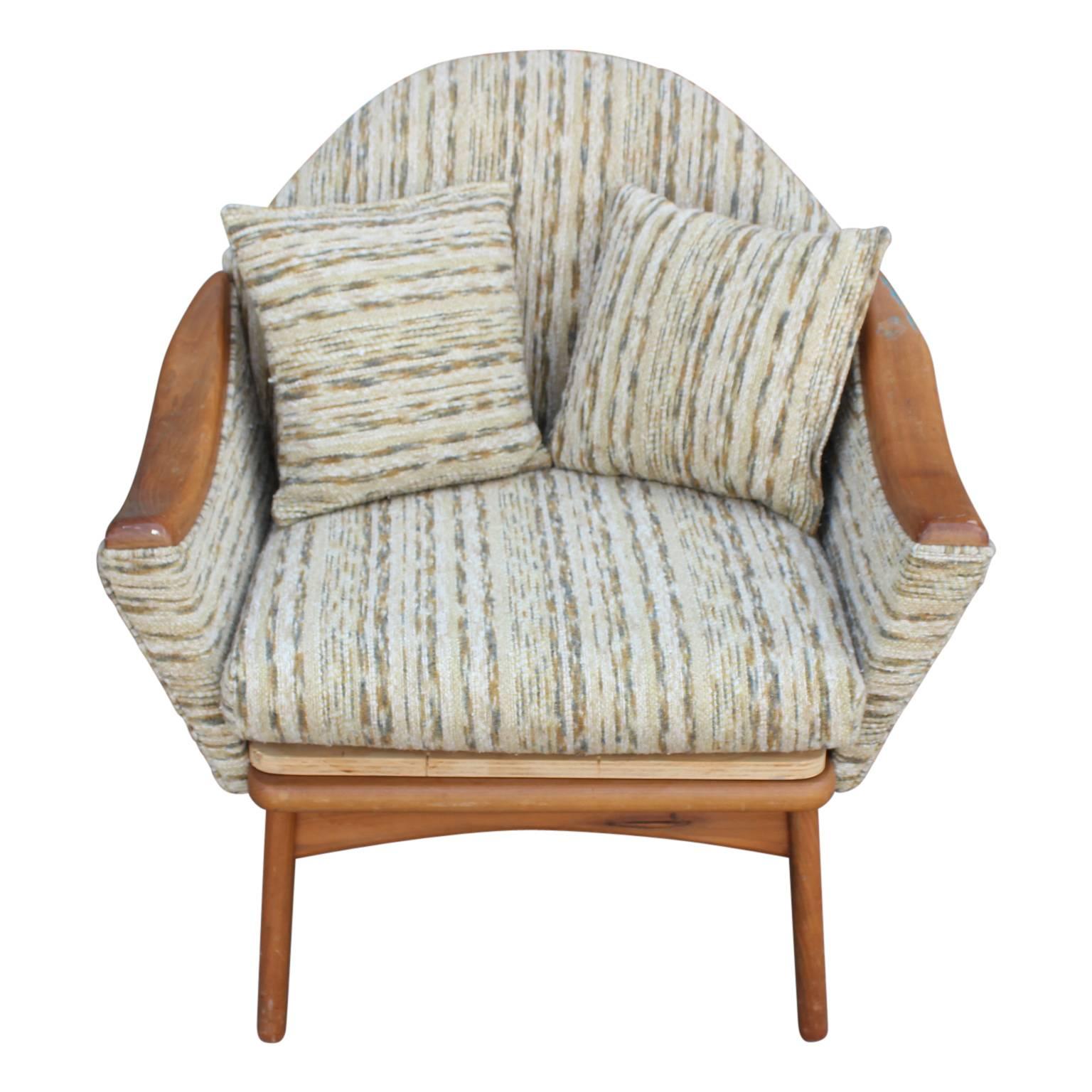 Stylish and comfortable lounge chair by Adrian Pearsall in its original 1960s fabric.