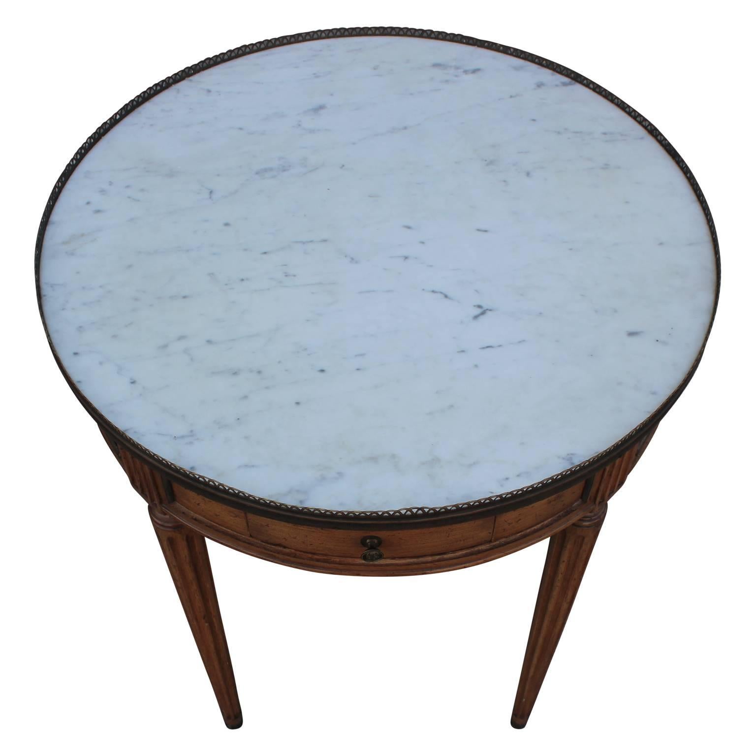 Round Marble French Occasional or Side Table in the Style of Baker In Excellent Condition In Houston, TX