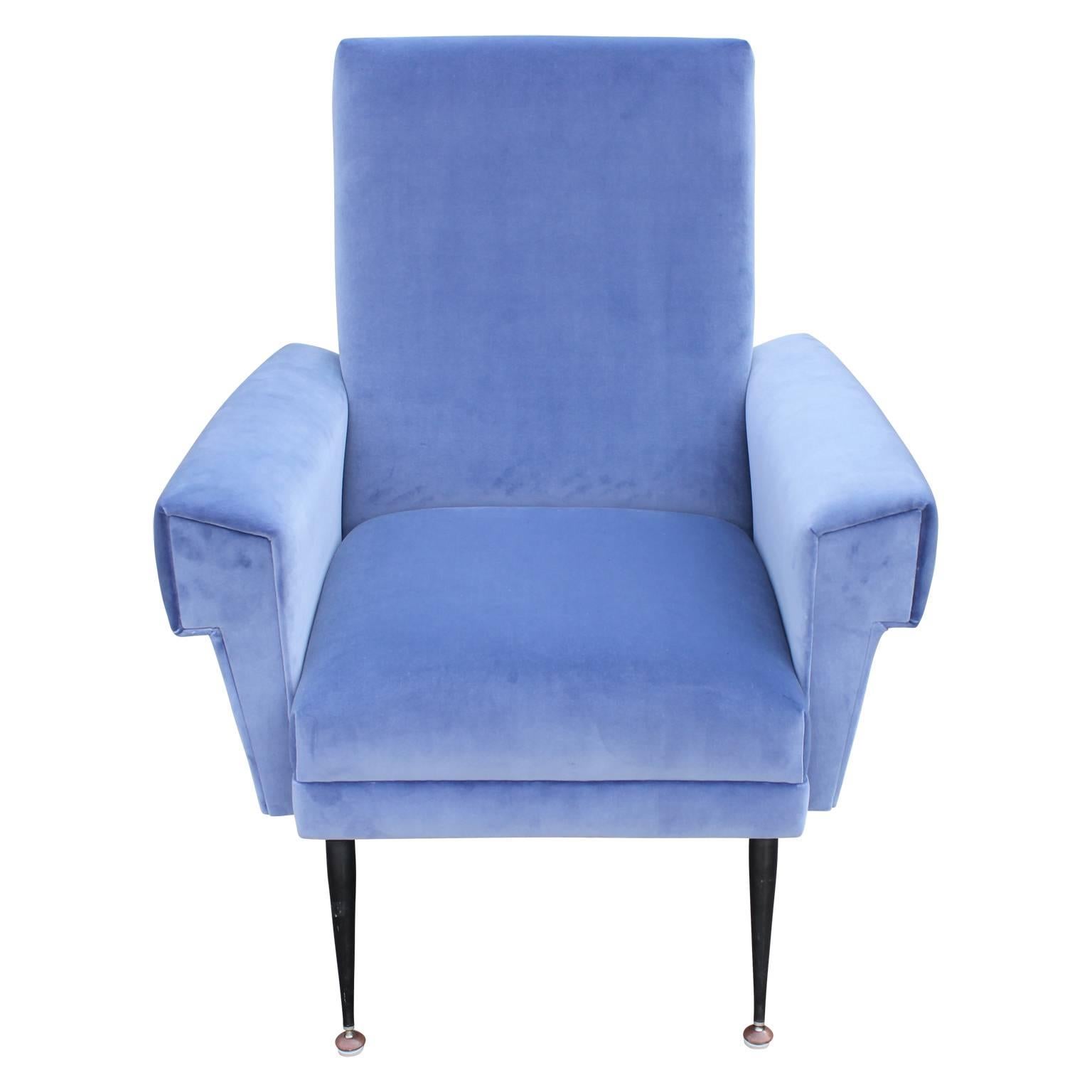 Pair of Modern Arflex Style Italian Lounge Chairs in Blue Kravet Velvet In Excellent Condition In Houston, TX