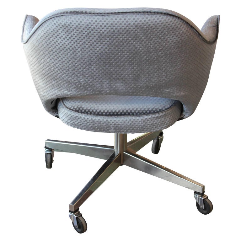 Modern Knoll Eero Saarinen Executive Desk Chair In Blue Grey Velvet Mid Century Modern Knoll Eero Saarinen Executive Desk Chair In Blue Grey Velvet For
