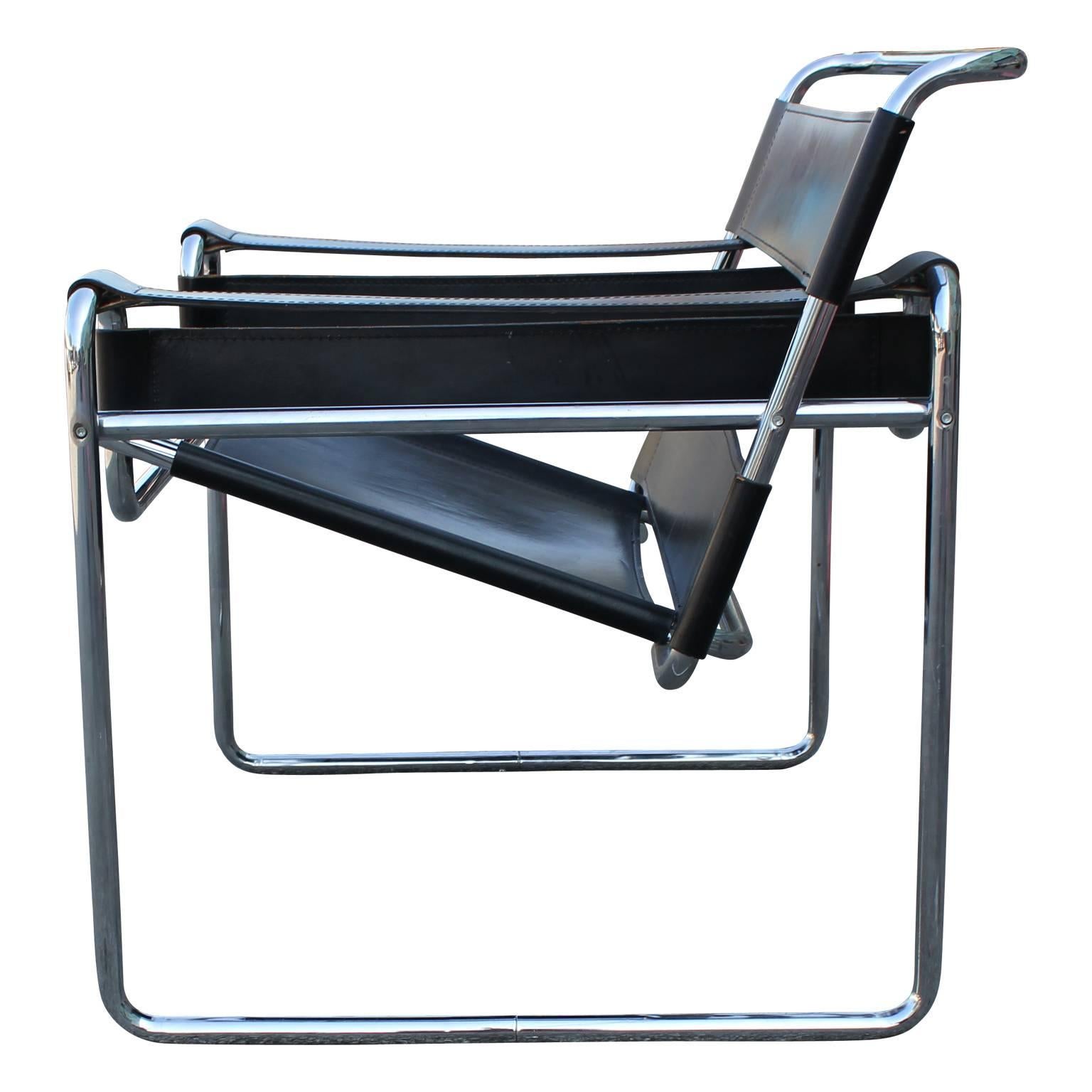 Mid-Century Modern Pair of Modern Black Leather and Chrome Wassily Stendig Style Lounge Chairs
