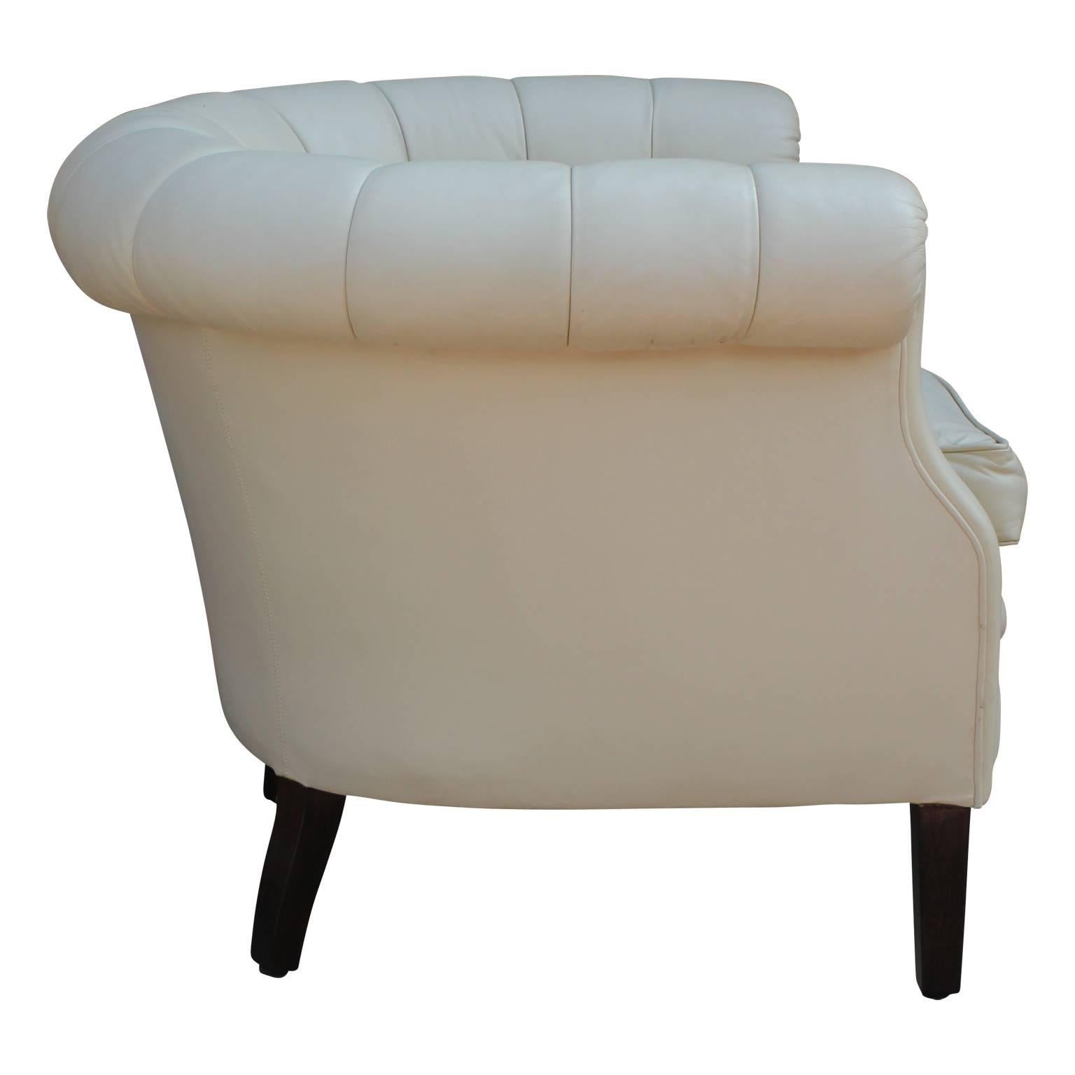 Mid-20th Century Pair of Hollywood Regency White Leather Tufted Chesterfield Style Lounge Chairs