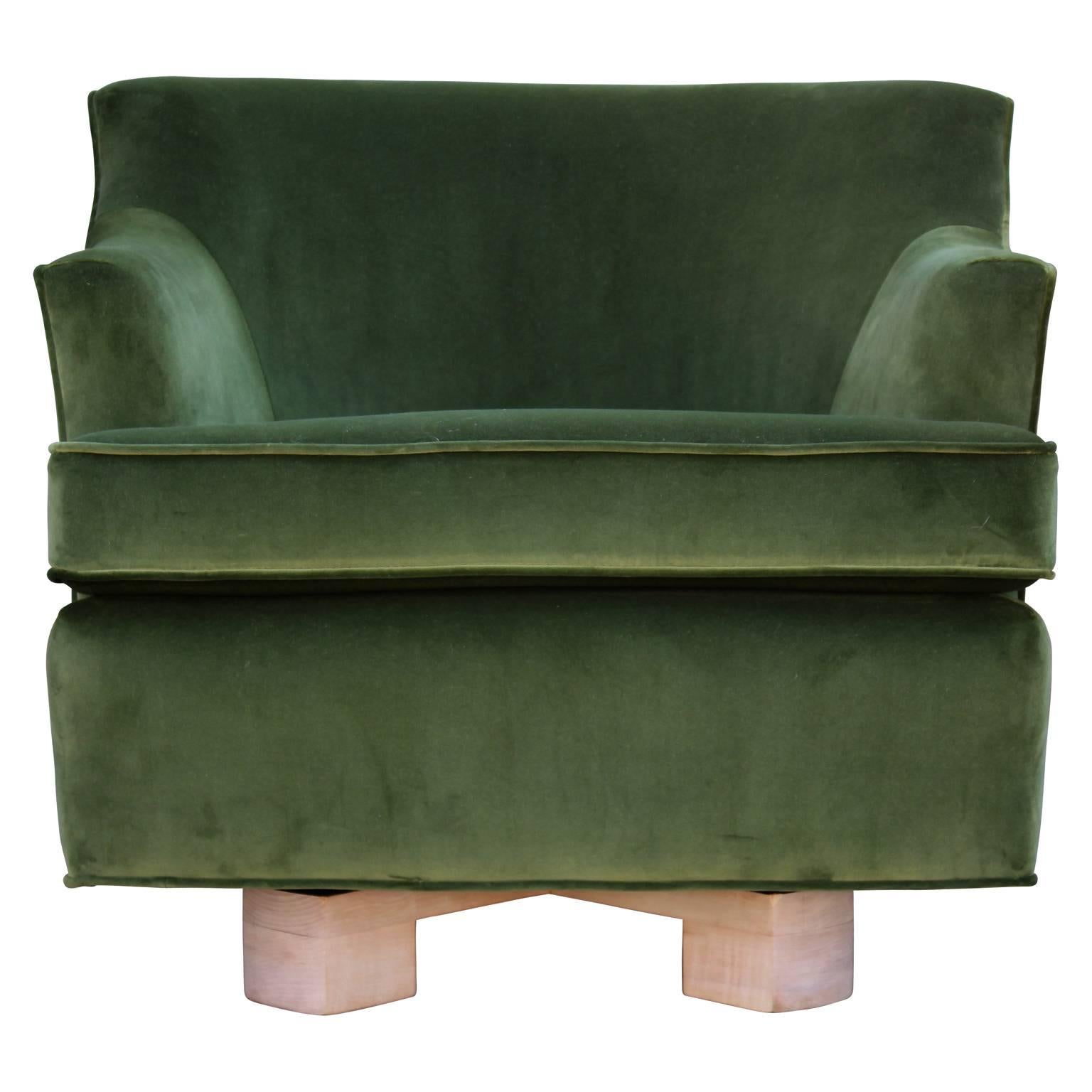 Modern Green Velvet Swivel Lounge Chair with Bleached Wood Base In Excellent Condition In Houston, TX