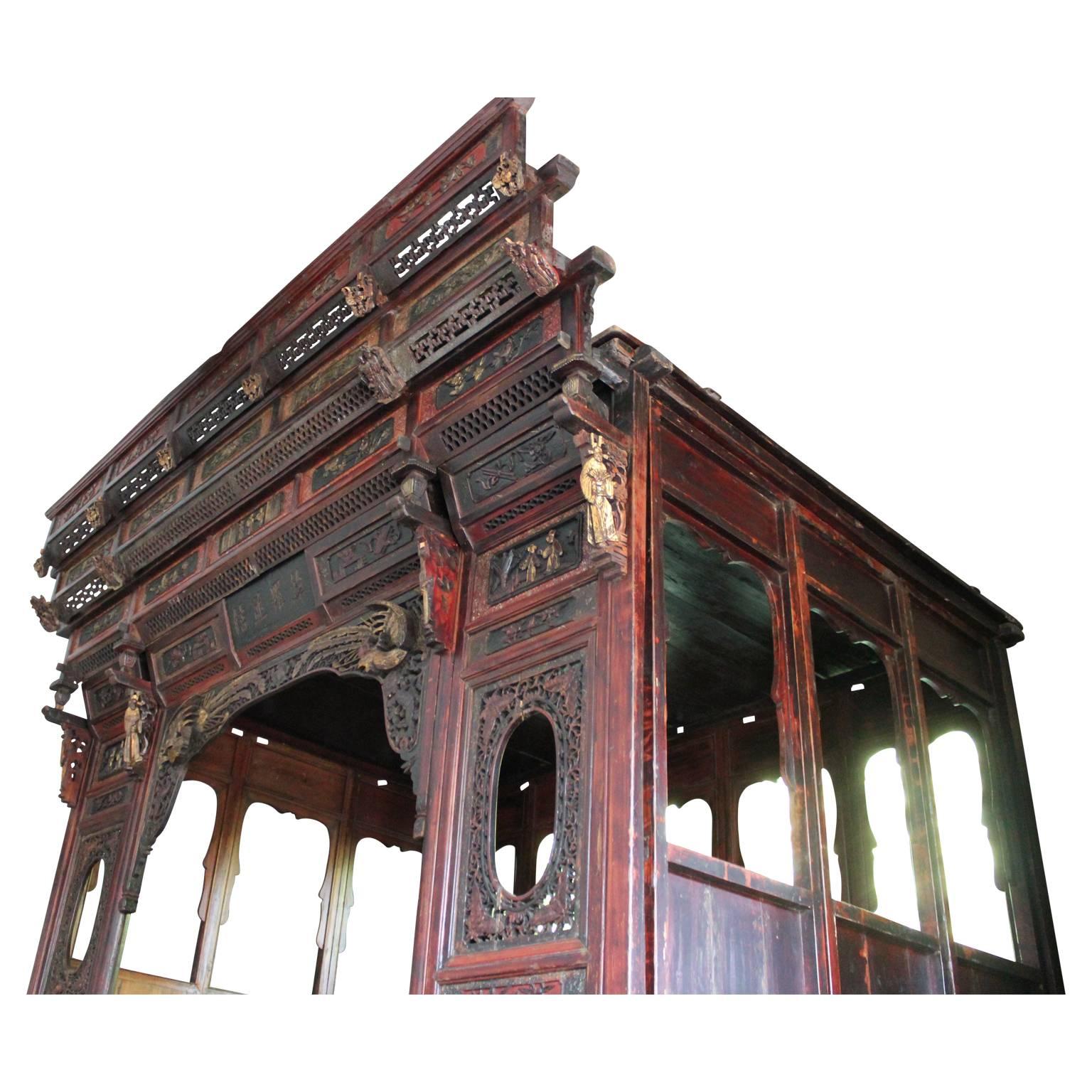 Traditionelles chinesisches Hochzeitsbett mit Plattform und handgeschnitzten Details (Chinesischer Export)