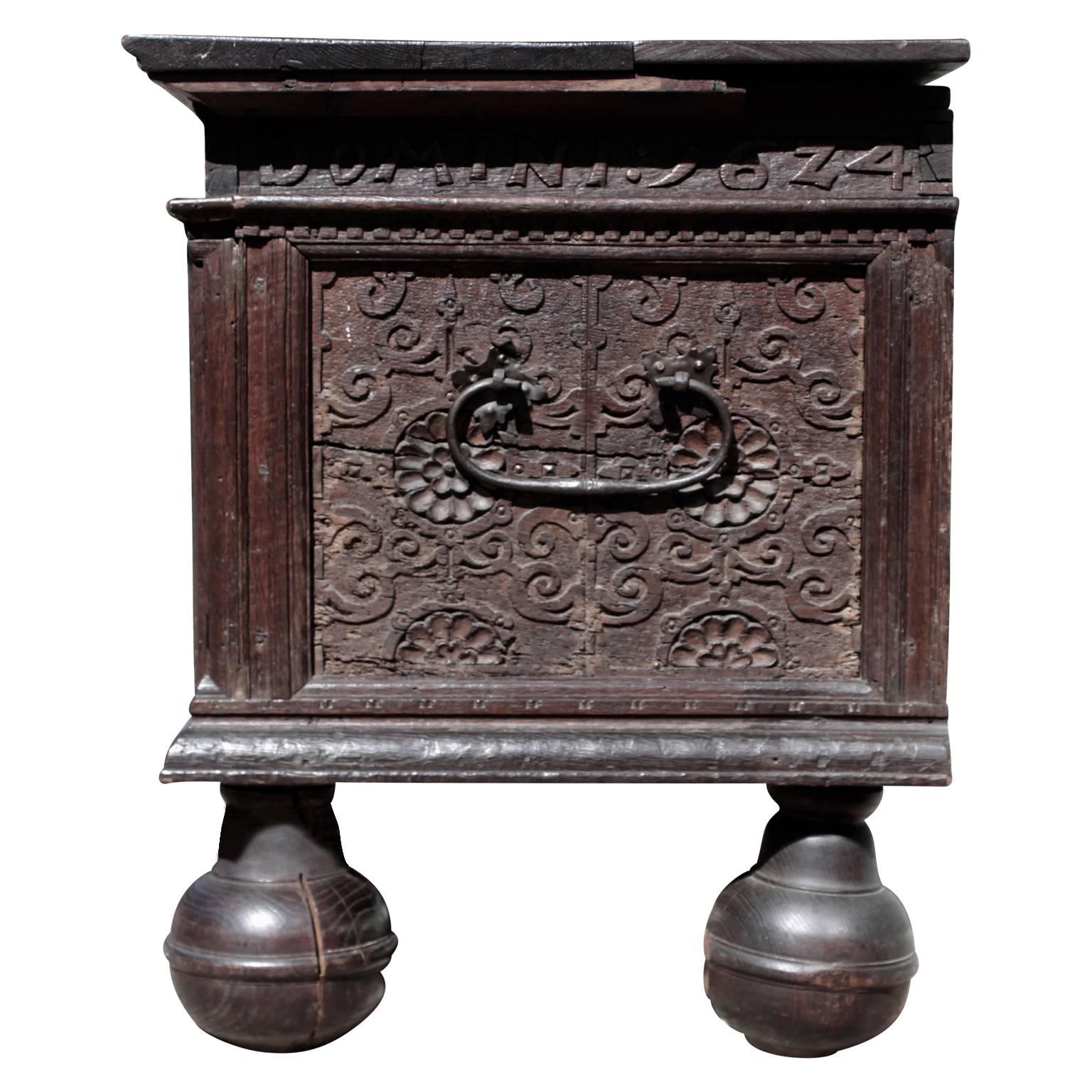 Early 17th Century Colonial Oak Chest with Bun Feet and Latin Carvings In Good Condition In Houston, TX